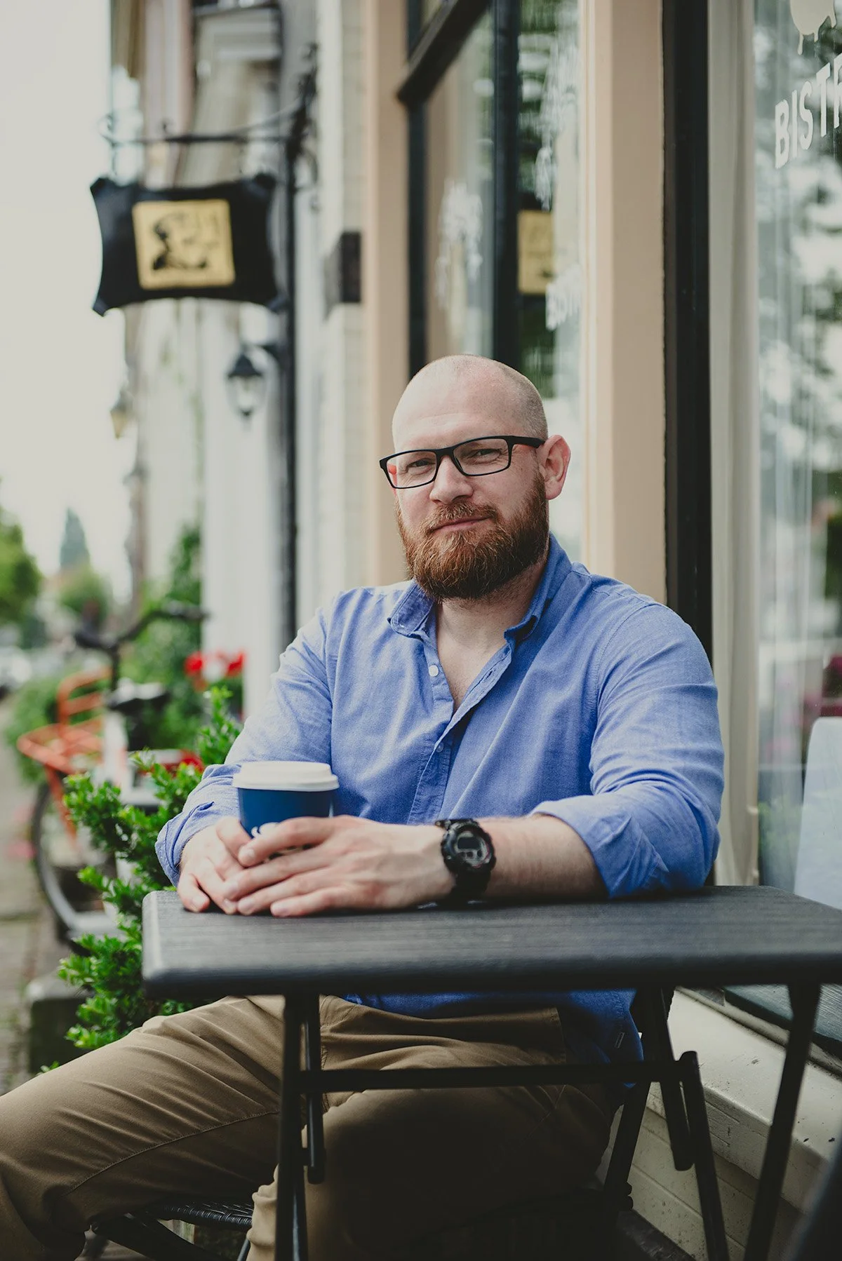 portrait of man, in the city, with coffee in his hand, branding photoshoot, Izabela Bartnicka Photography, handsome, bearded man 