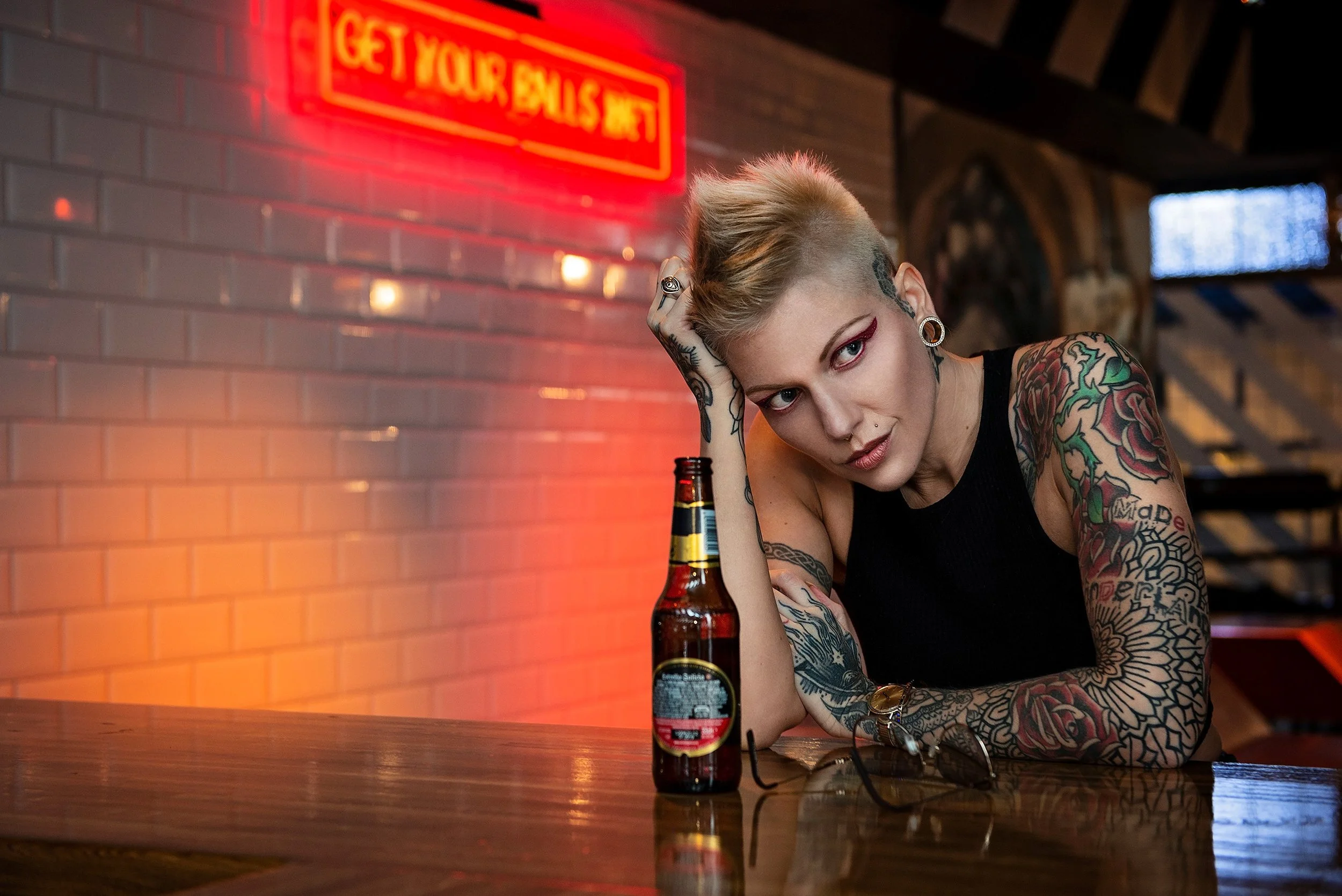 beautiful model, posing in the bar, with colorful lights in the background, tattooed model, blond, portrait photoshoot, beauty photoshoot, model photoshoot, book a photoshoot with me, Amsterdam photographer, branding photoshoot, 