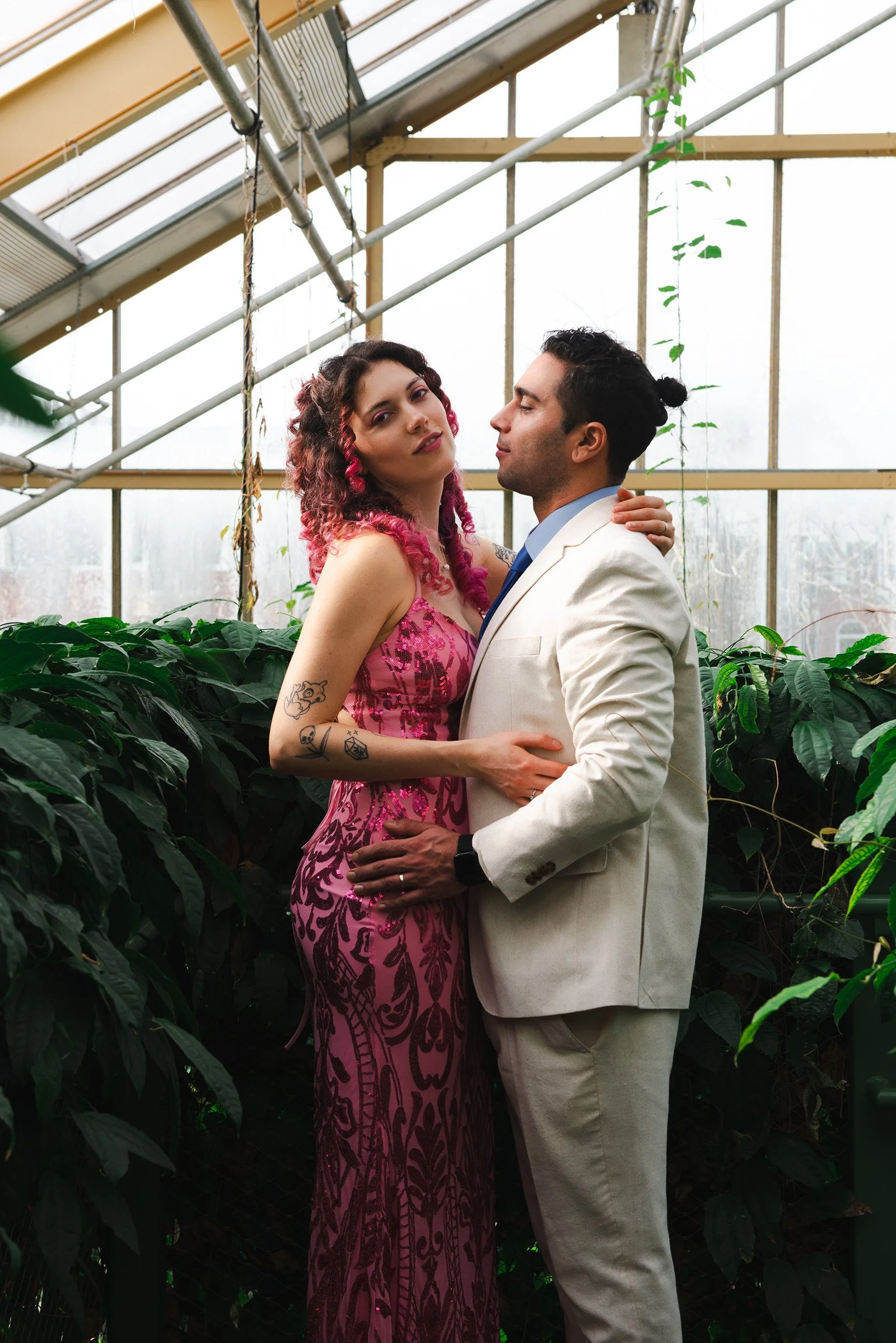 romantic-married-couple-greenhouse-photoshoot-amsterdam.jpg.jpg