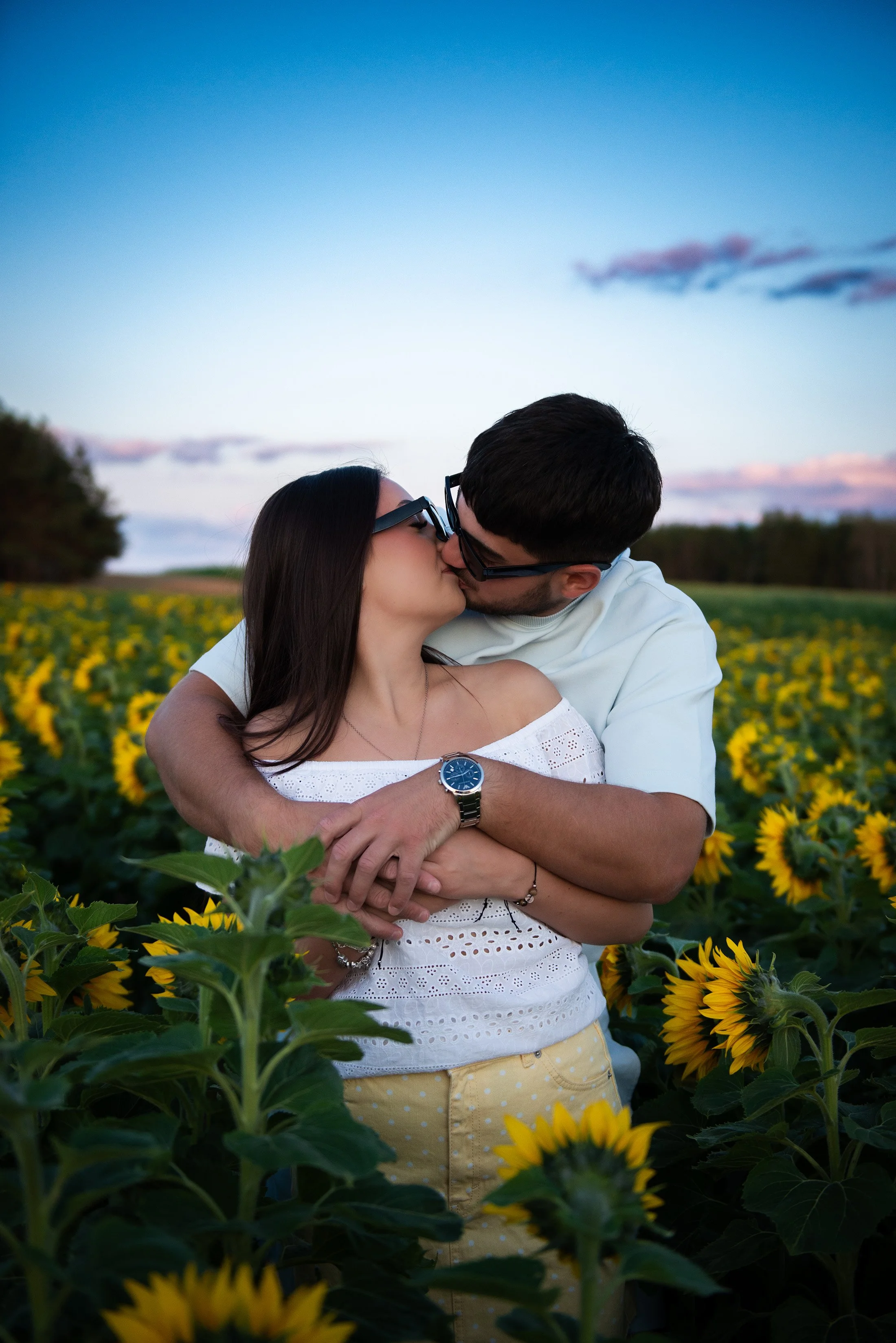 couple-love-kissing-photoshoot.jpg.jpg