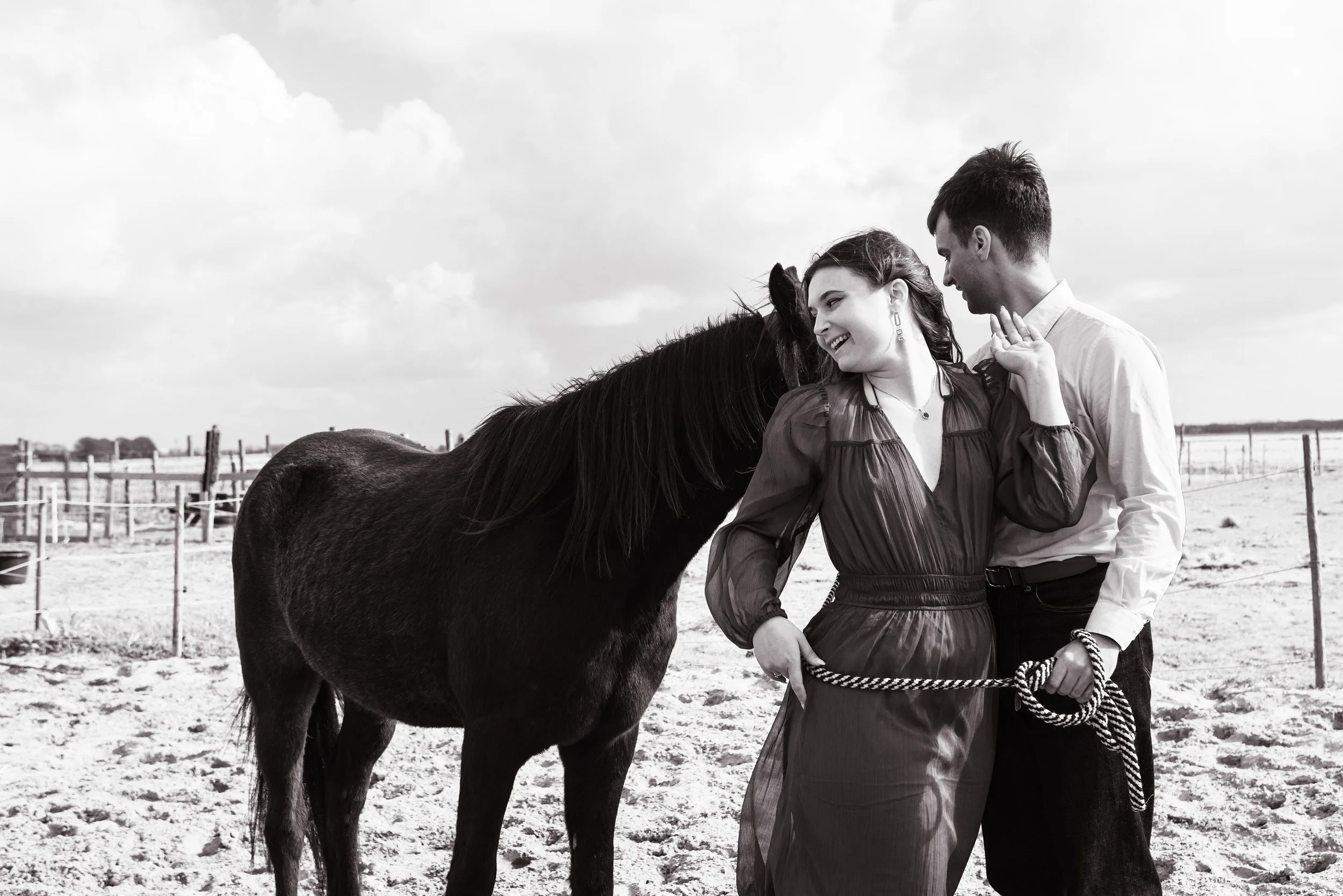 black-and-white-engagement-couple-horse-stable-netherlands.jpg.jpg