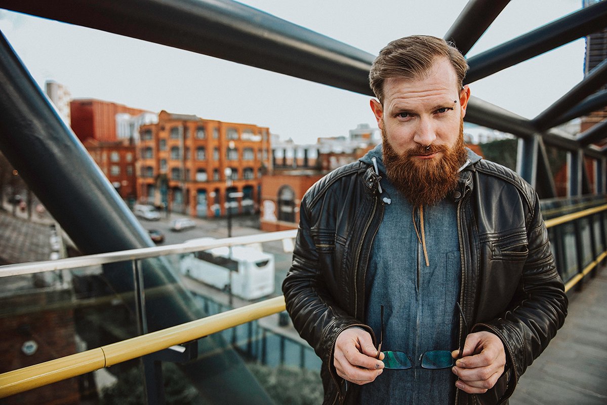 portrait of man, in the city,  branding photoshoot, Izabela Bartnicka Photography, handsome, bearded man 