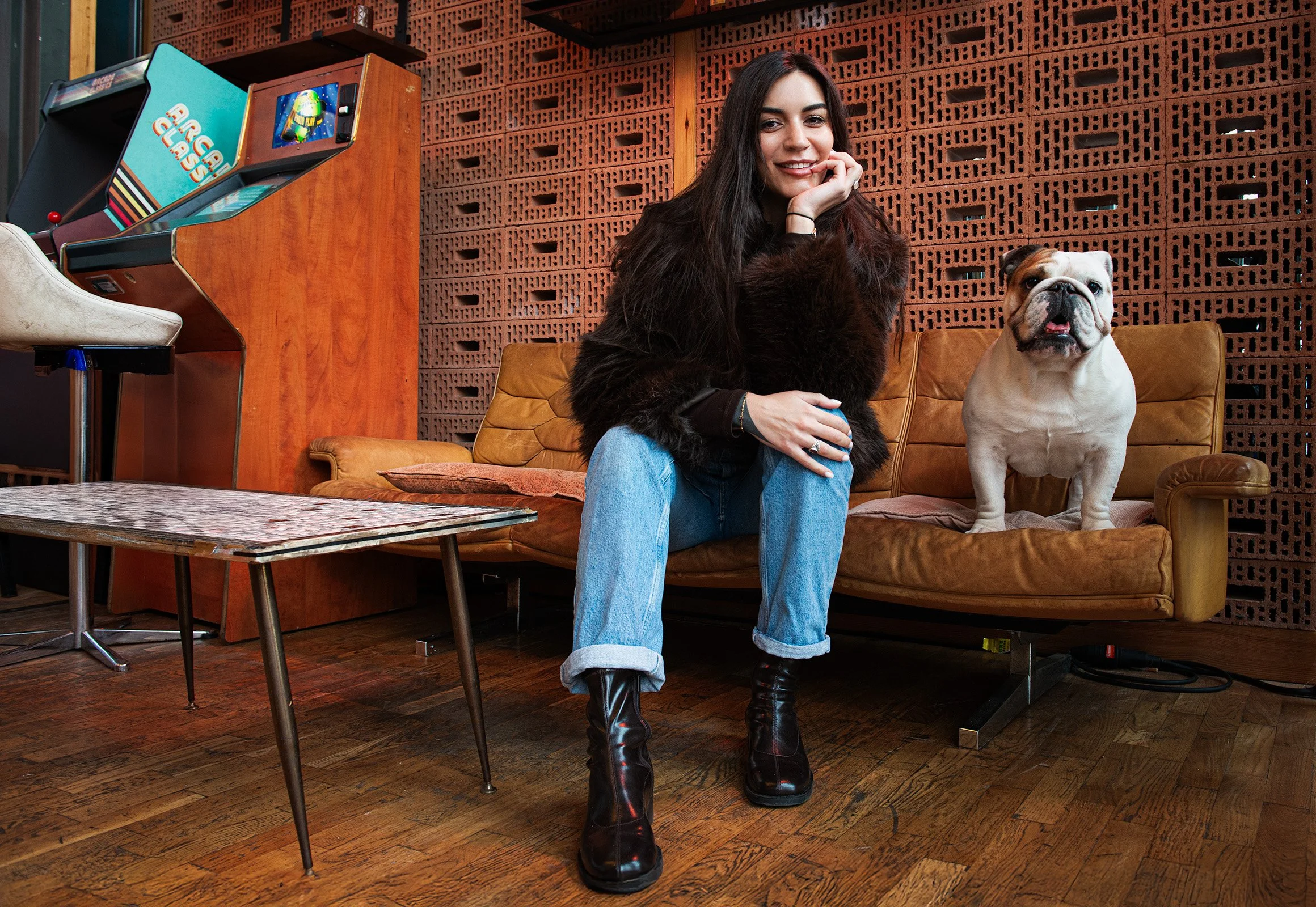 woman portrait. Izabela Bartnicka Photography, portrait photography, photographer Amsterdam, female photography, fashion, portrait with the dog