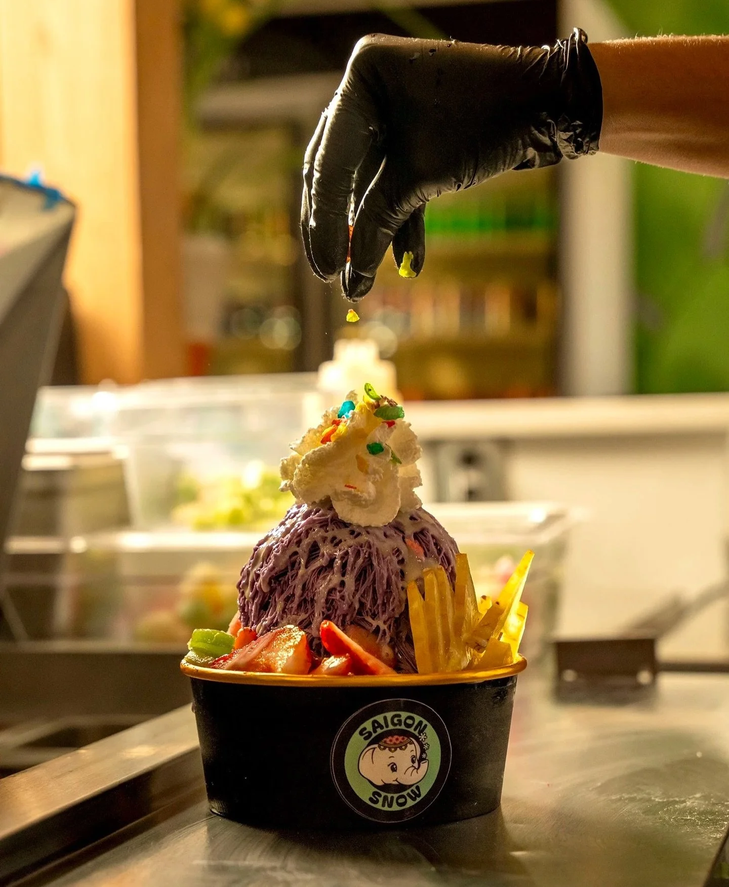 Calling all ube lovers 💜💜 Try our creamy ube snow, piled high with fresh fruits and Vietnamese treats like pandan mochi, cassava cake &amp; rice krispies! 

Tag someone you&rsquo;d share this treat with 🍧 ✨

#Mills50 #ShavedIce #OrlandoEats #AAPIO