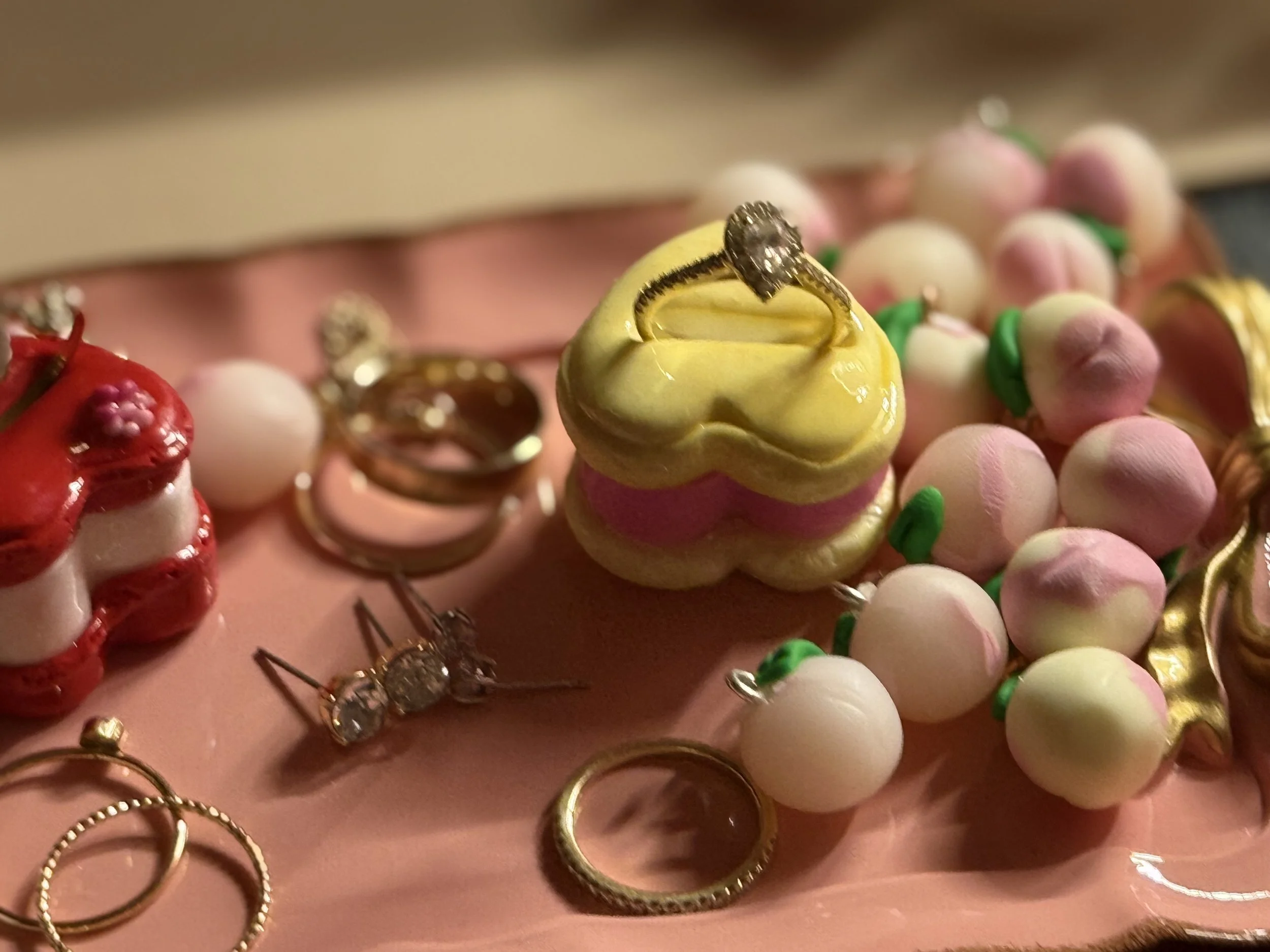 Vanilla and Pink Cream Fat-A-Ron Ring Holder