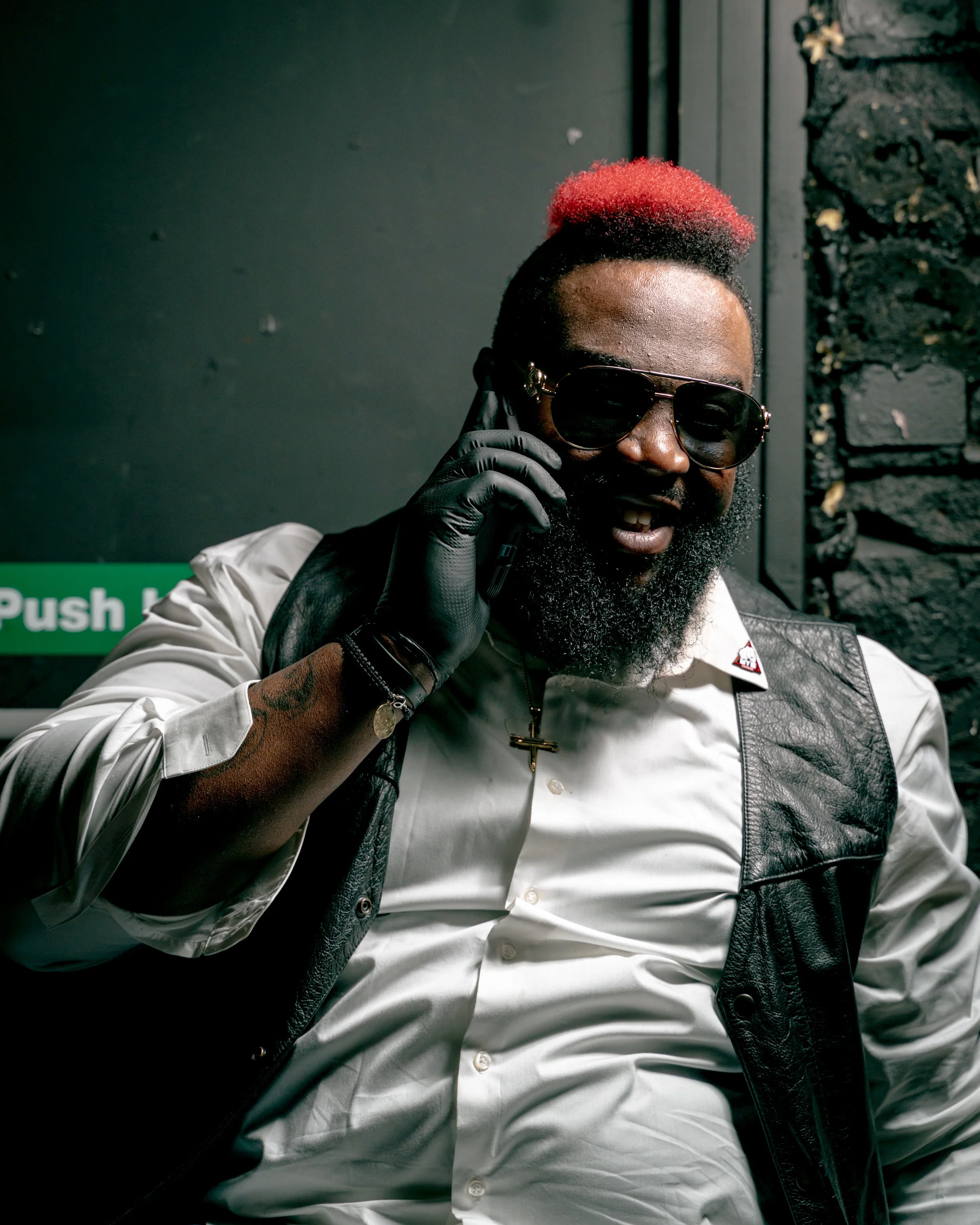 Dada5000 making deals backstage in Wolverhampton BKB