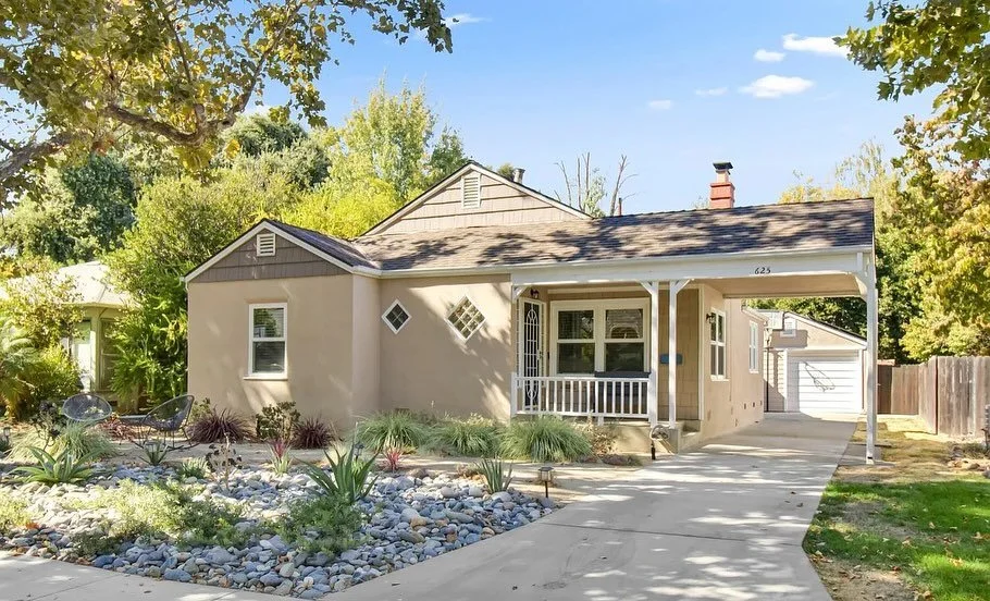 Darling Land Park! 🏡
625 Robertson Way, Sacramento, CA 95818 ~ $689,000
2 Beds | 1 Bath | 1243 SF | 0.17 Acres

✨Open Saturday 12:00 PM - 2:00 PM✨ 
A 2-bed, 1-bath charmer with bonus space, original art deco details, and sunlight in every corner. En