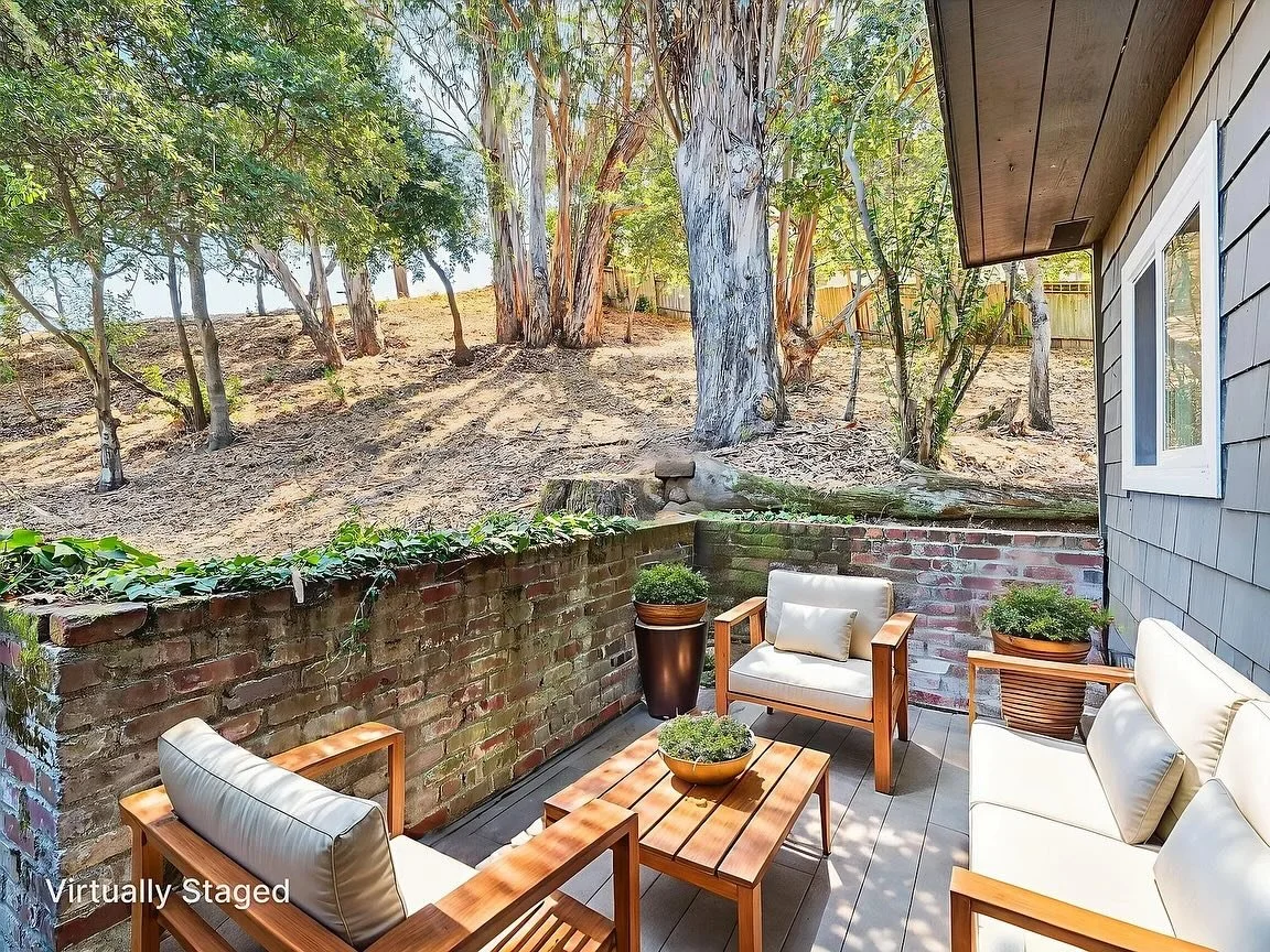 JUST LISTED! 🏡✨
1411 Casa Buena Dr APT 14,&nbsp;Corte Madera, CA 94925 
Offered at $730,000

3 Beds | 1.5 Baths | 1112SF

Effortless Convenience in Corte Madera! This beautifully maintained 3-bedroom, 1.5-bath townhome (#14) offers easy living in on