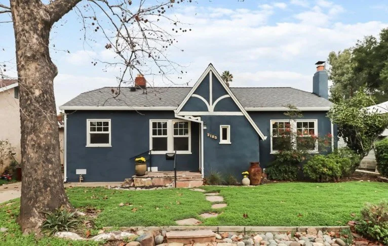 Land Park Tudor! 🏡

2185 7th Ave, Sacramento, CA 95818 ~ $525,000
2 Beds | 1 Bath | 954 SF | .12 Acres 

✨First Open House Tomorrow ~ 4:00 - 6:00 PM✨

Tucked away on a quiet dead-end street in Land Park, this darling 1930 Tudor is full of charm. Coz