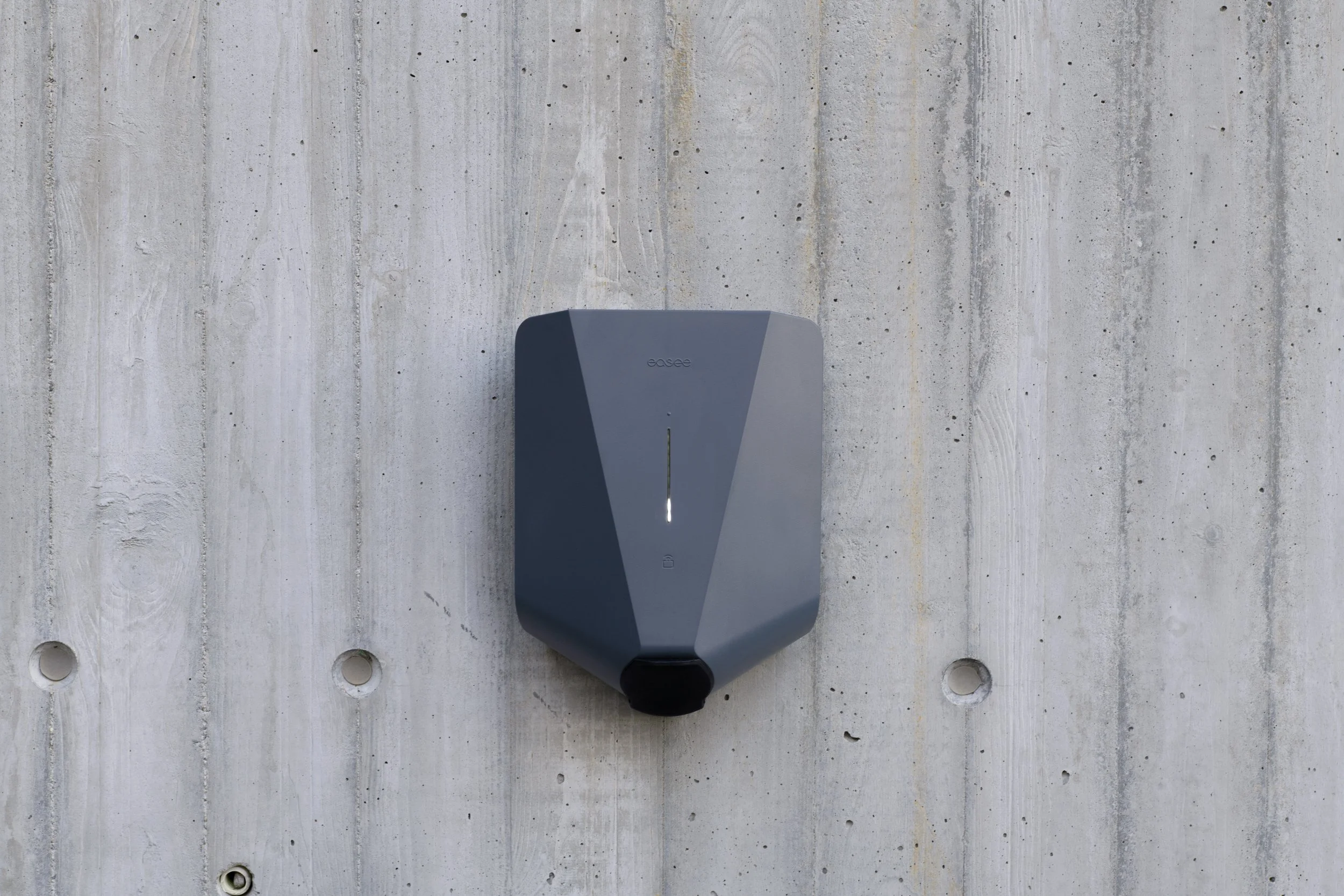 Installatie van een Easee 3-fase laadpaal in Barendrecht door Stoker Elektro, expert in slimme EV-laadoplossingen.