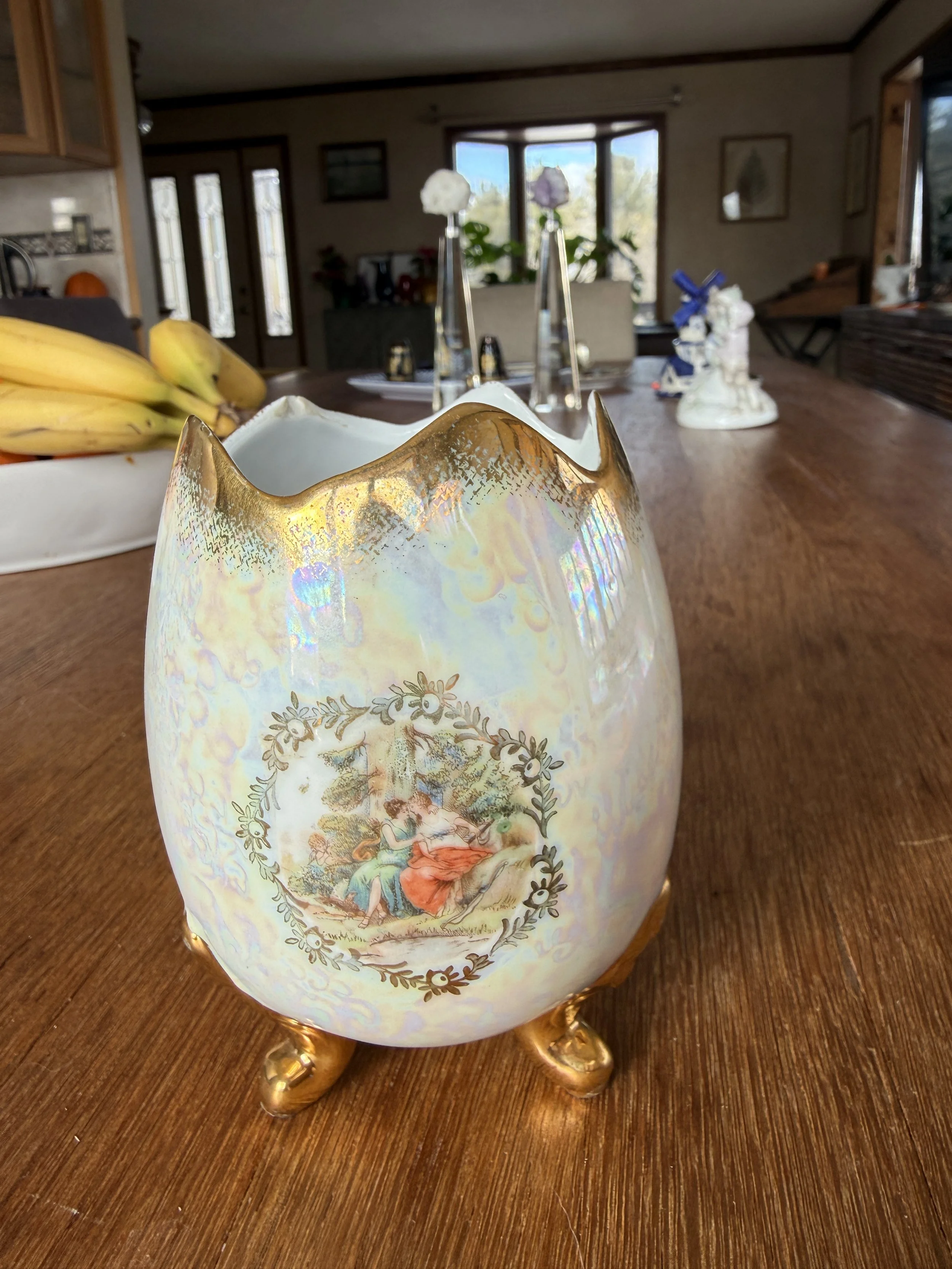 Midsummer Dream" Saxe Porcelain Egg