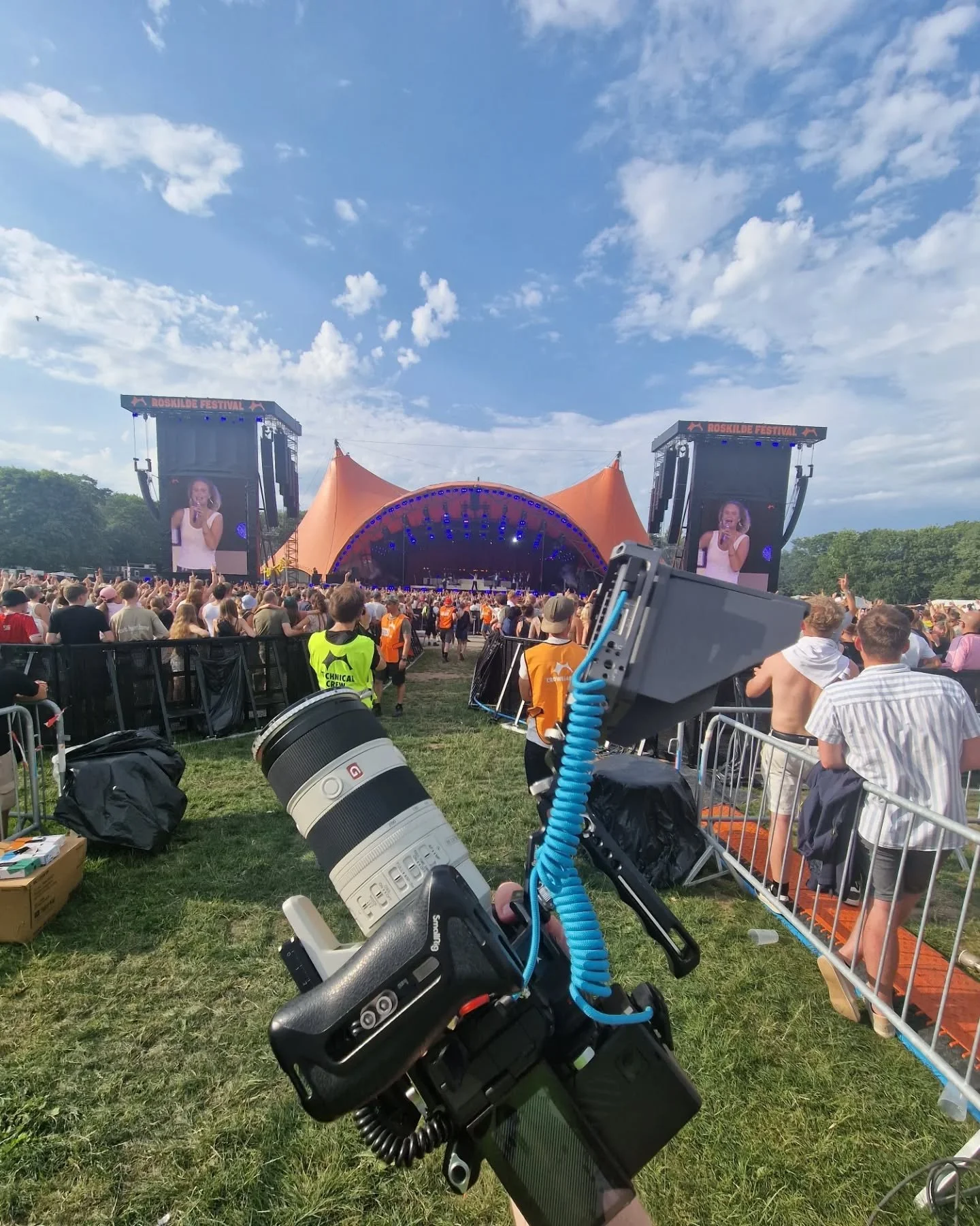 Endnu en roskilde festival er nu overst&aring;et

Som sidste gang stod det p&aring; at optage stemning og div. Koncerter. Det har v&aelig;ret s&aring; fedt at v&aelig;re med igen og jeg gl&aelig;der mig allerede til n&aelig;ste &aring;r🙌🏼