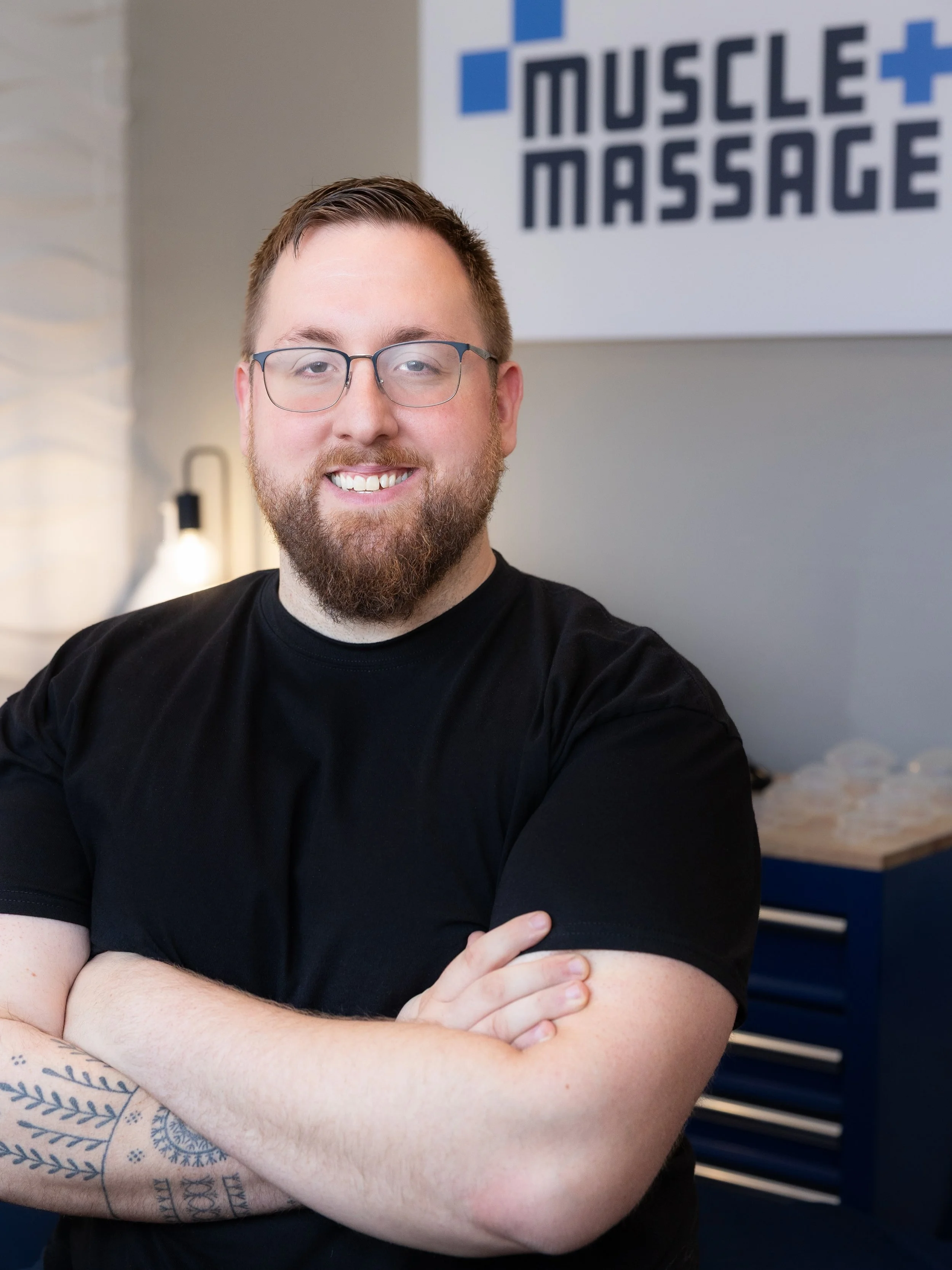 It&rsquo;s time for a proper introduction.

Muscle and Massage started with a pretty simple idea.

Take everything I&rsquo;ve learned from nearly a decade in physical therapy, combine it with massage, and create the kind of hands-on care I&rsquo;ve a