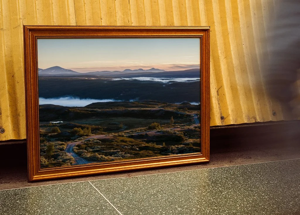 tandalen-fjallandskap-morgonljus-dimma-slingrande-vag-harjedalen-poster-4.jpg