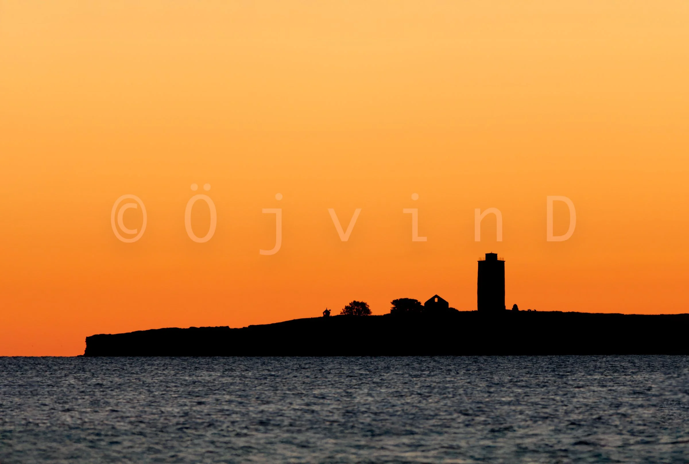 ostergarnsholm-lighthouse-silhouette-sunset-gotland-sweden-2.jpg