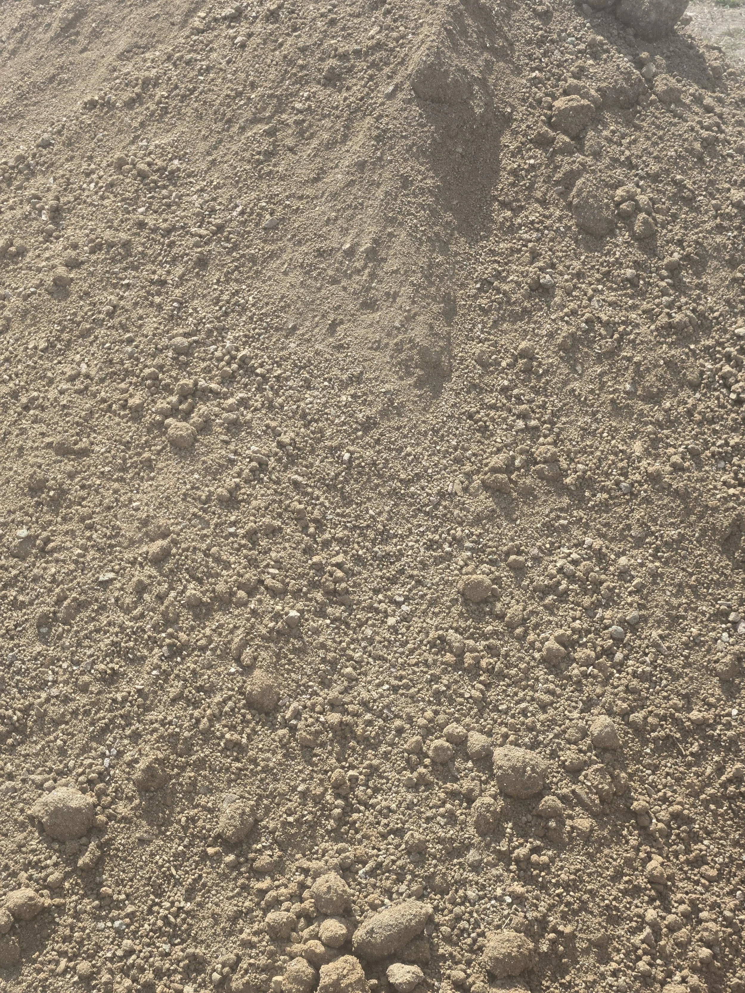 Unscreened decomposed granite