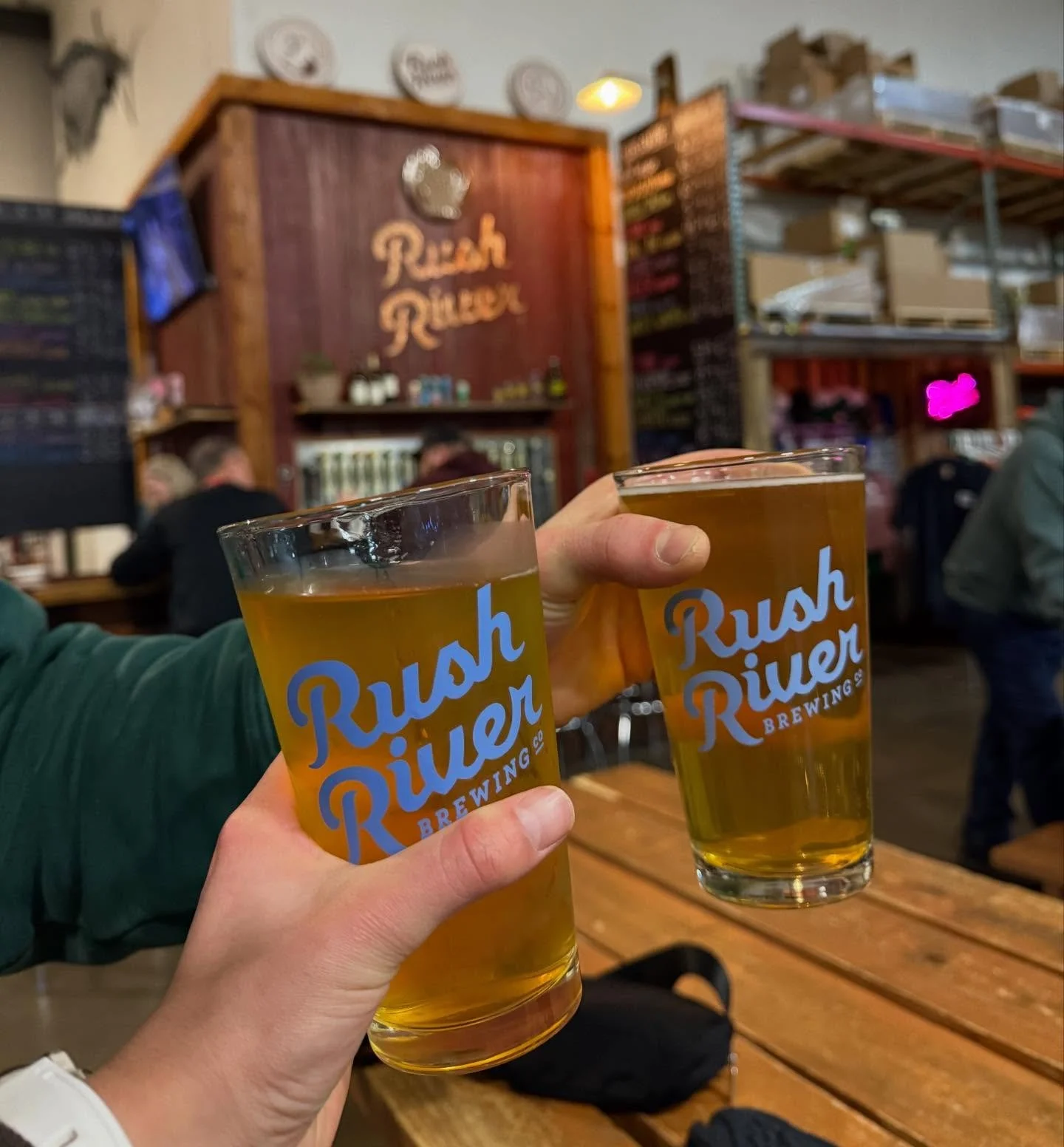 small but mighty group on such a frigid day (feels like 5&deg;!!!)🥶 warmed up with @manifestkombucha.co honeycrisp🍎