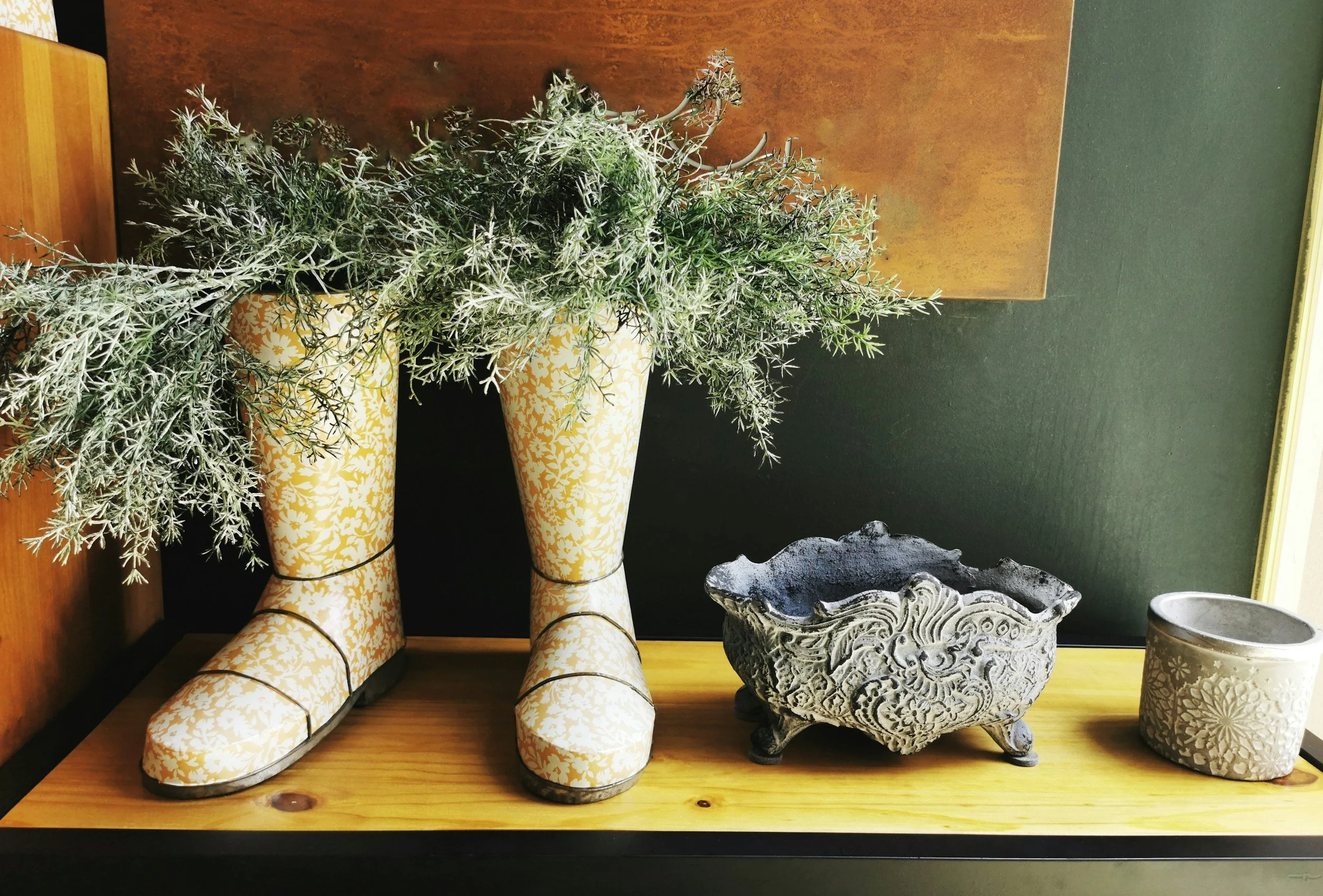 Decorating with Stone, Wood, and Clay for a Minimal Eco‑Friendly Home&nbsp;