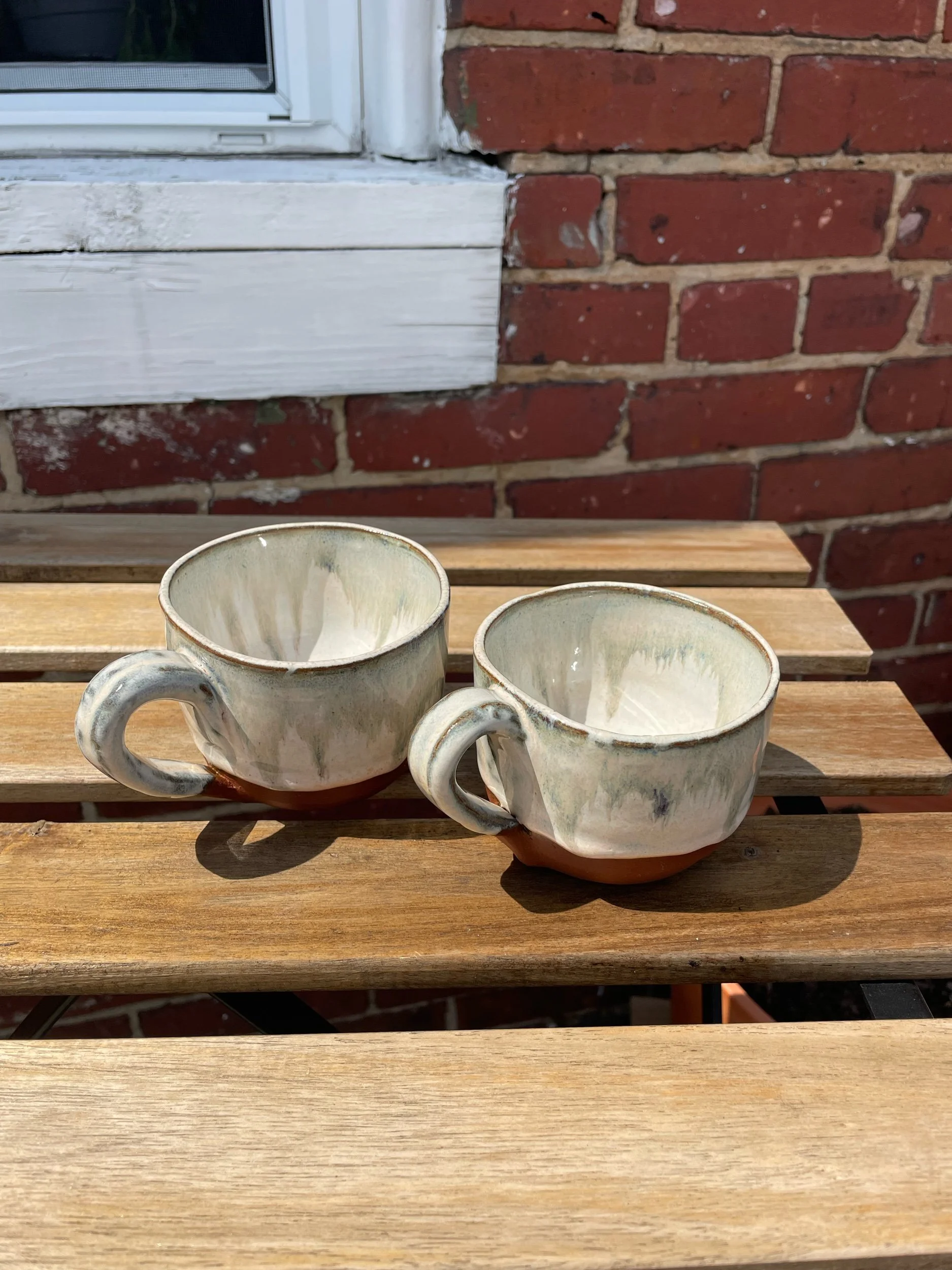 Set of 2 white mugs