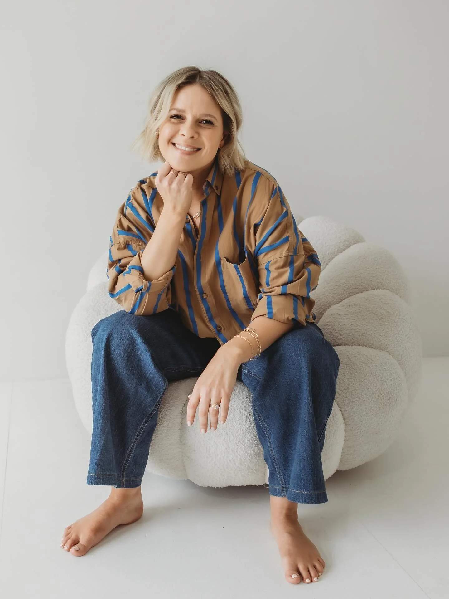 Hi, I&rsquo;m Larissa 👋 

I&rsquo;m a psychologist, FIFO partner and mum to two. For the past seven years, my family has lived with the reality of mobile work. We&rsquo;ve had the teary goodbyes, the joyful reunions, and all the messy, beautiful mom