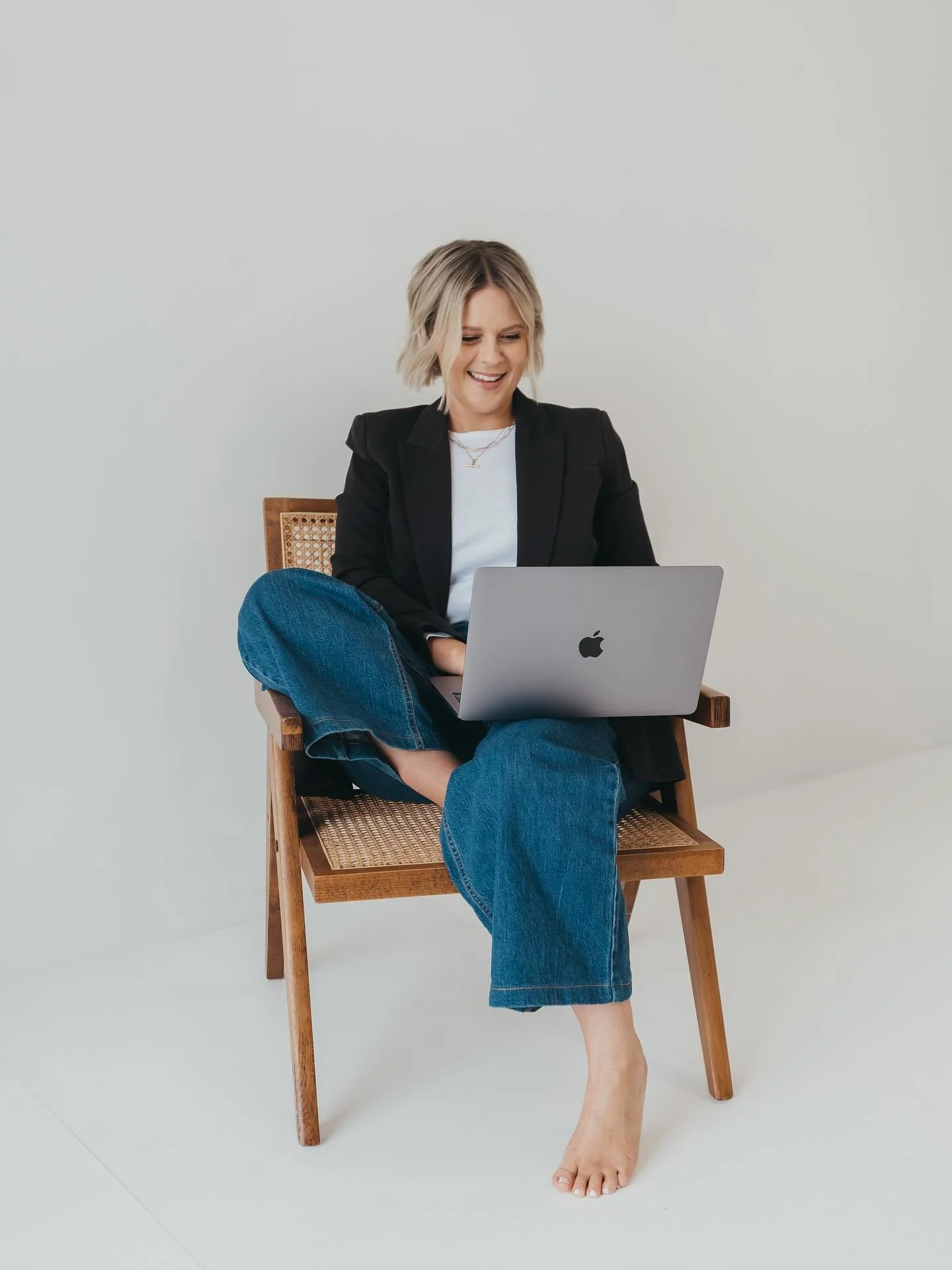 Under the Same Sun is here to support families living with the challenges of mobile work, whether that&rsquo;s FIFO, Defence, aviation, corporate executives, and anything  in between! 

I&rsquo;m so excited to launch my first three offerings:

💭 Joi