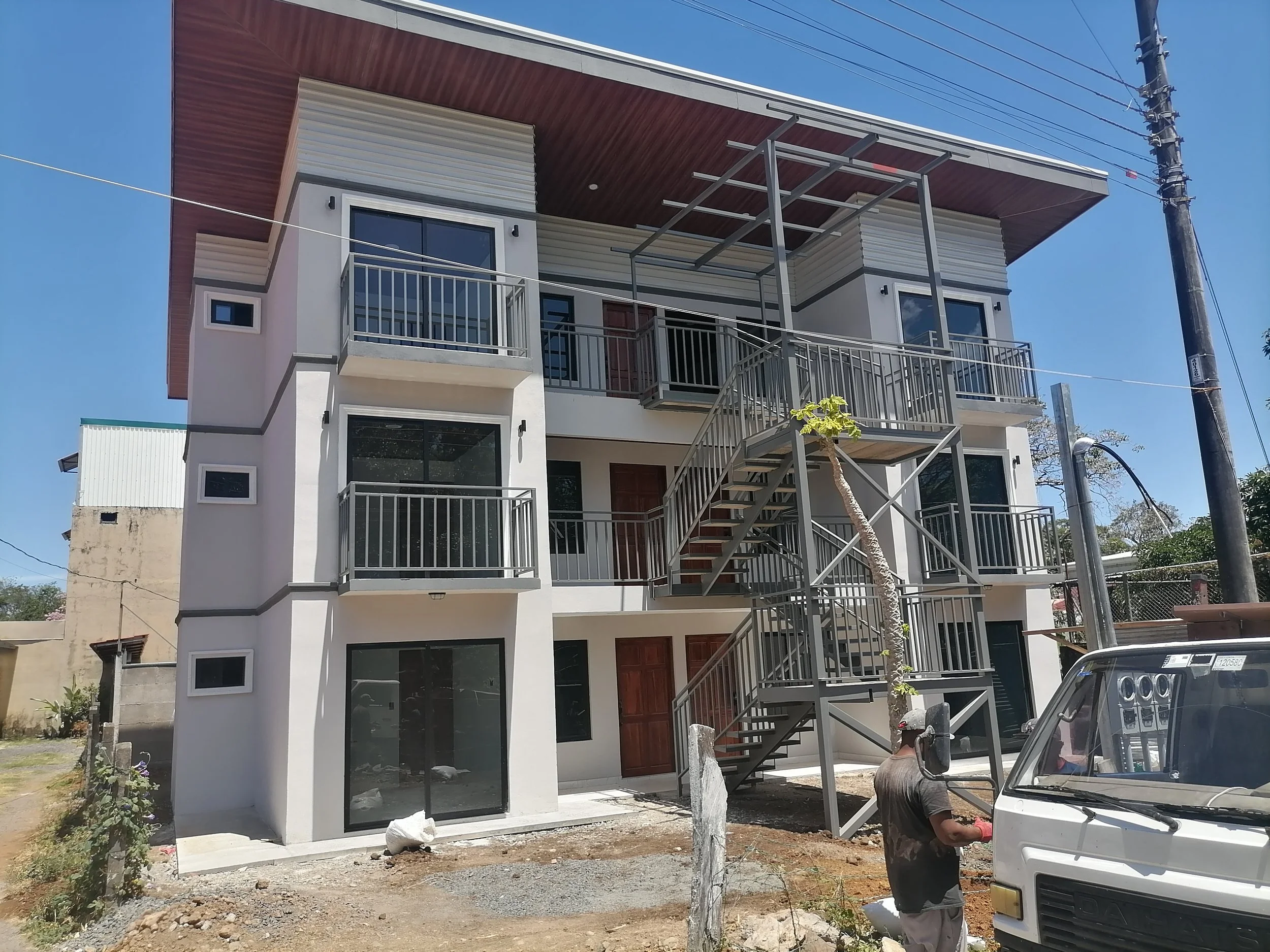 Nombre: Apartamentos Maria Luisa
Área: 360 m2 (Seis apartamentos)
Sistema Constructivo Mamposteria y Liviano
