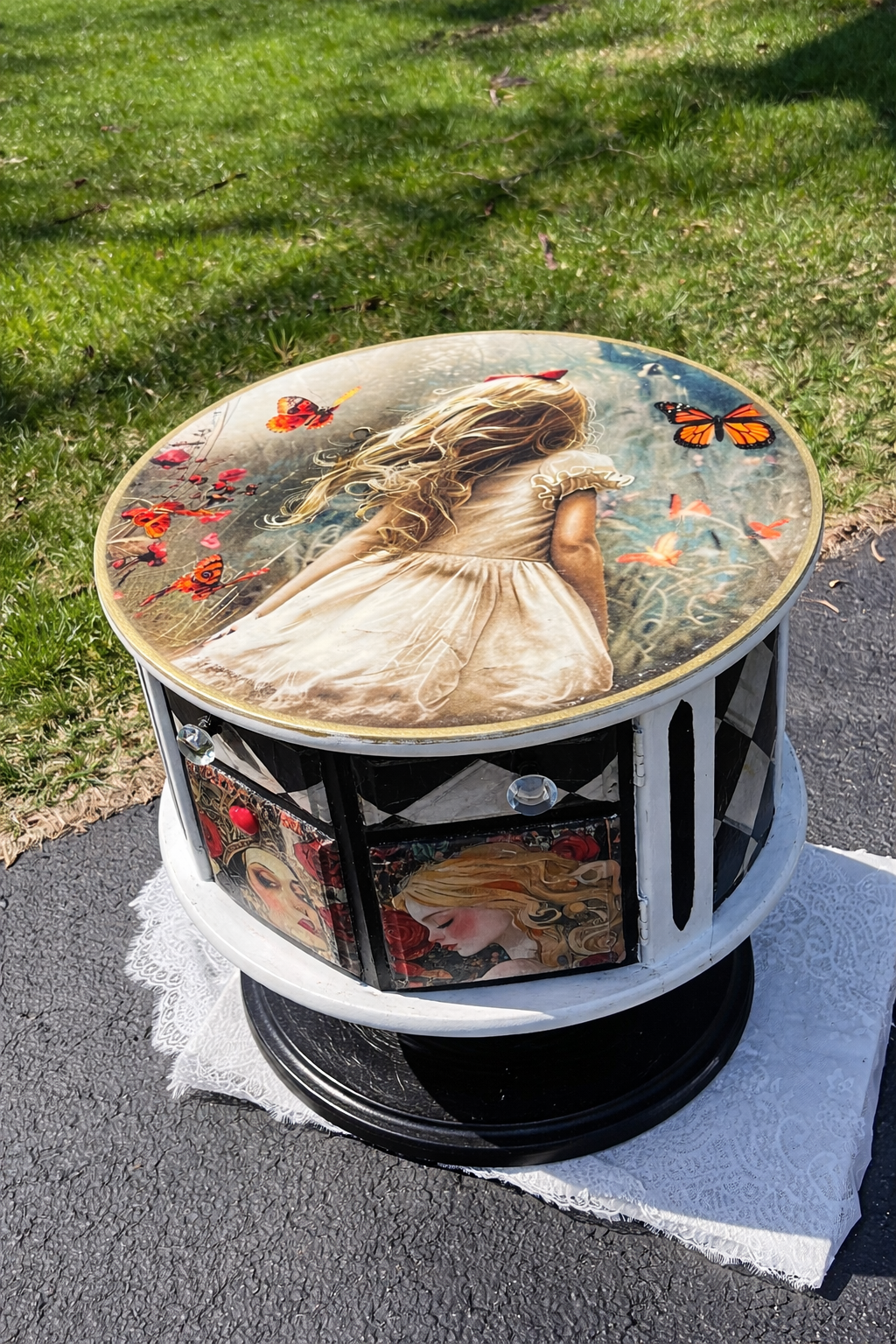 Wonderland Round Top Table