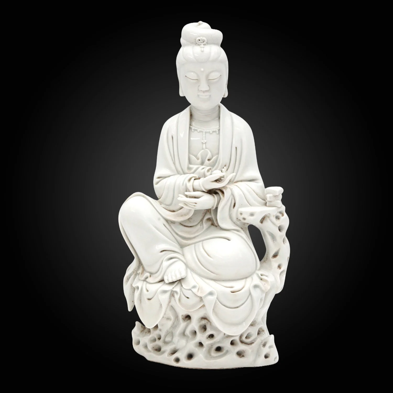 XUEJIN SU (1869-1919) - A DEHUA GUANYIN - BLANC DE CHINE - QING DYNASTY