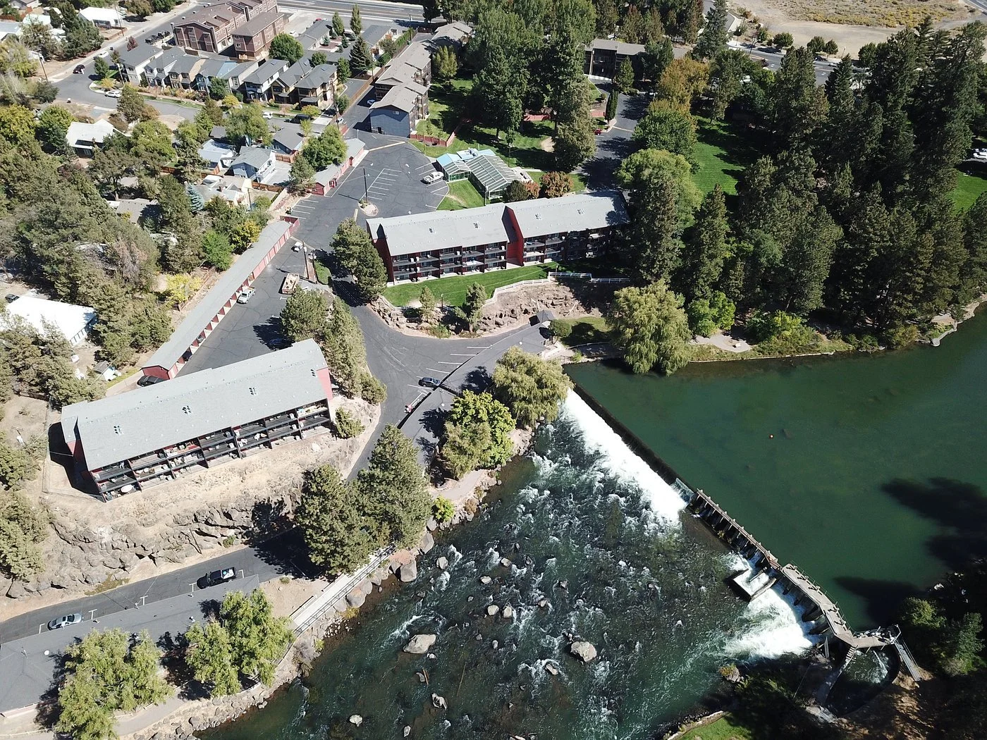 A recent Tripadvisor aerial photo of the Riverside Motel and the Bend Spillway.