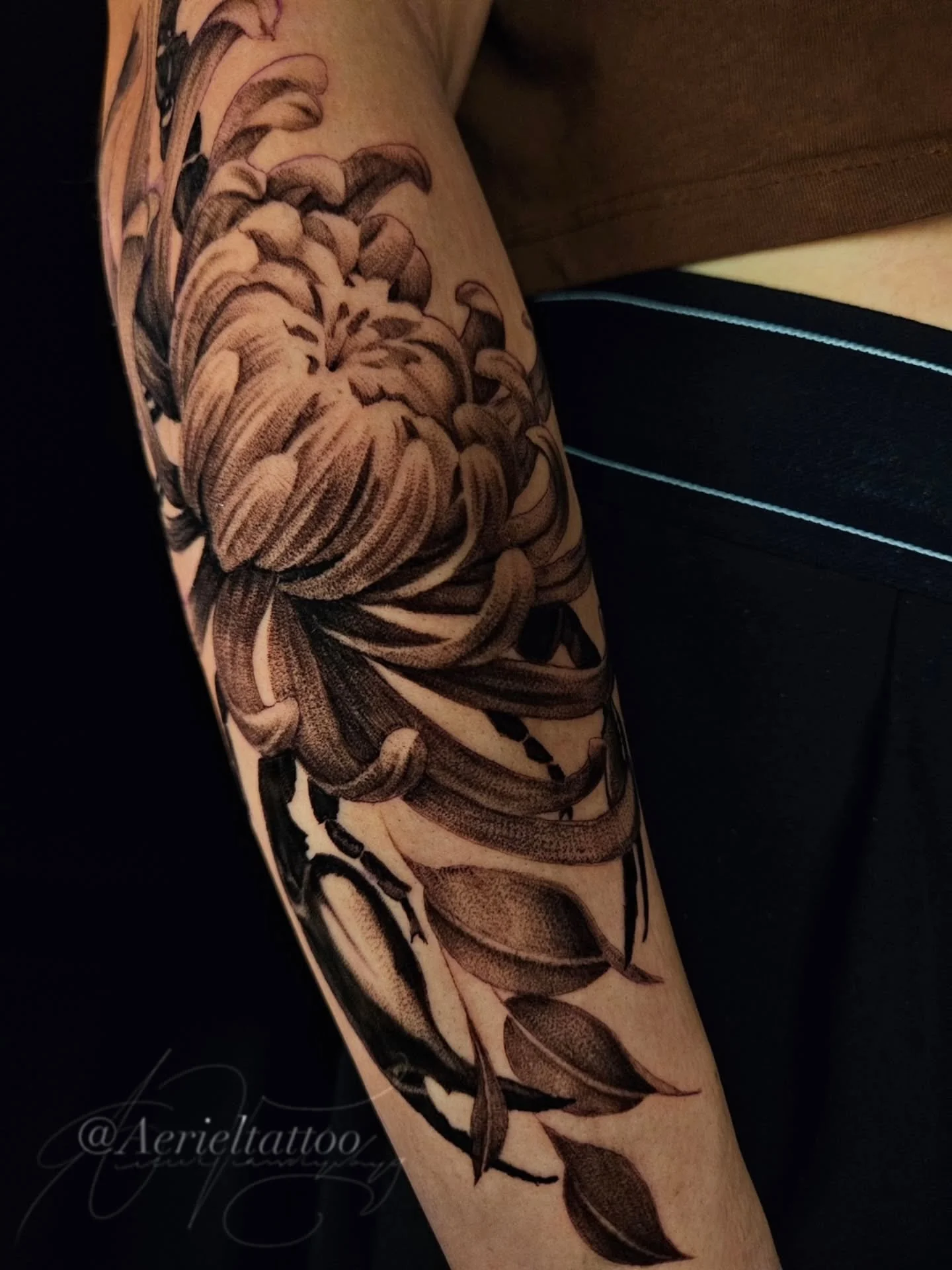 A little bts action 🎬 scorpion and flower combo on the forearm
.
Dallas, TX
Book with link in bio
#dallastx #dallastattooartist #blackandgreytattoo #blackandgreyrealismtattoo