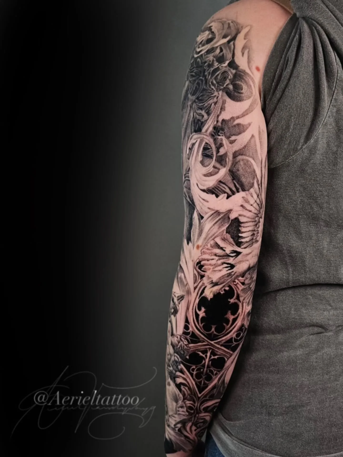 Freehand magic for this filler peice on my wonderful client Maddison who comes from Alabama. Session 6
.
Dallas, TX
Book with link in bio
#dallastx #dallastattooartist #blackandgreytattoo #blackandgreyrealismtattoo