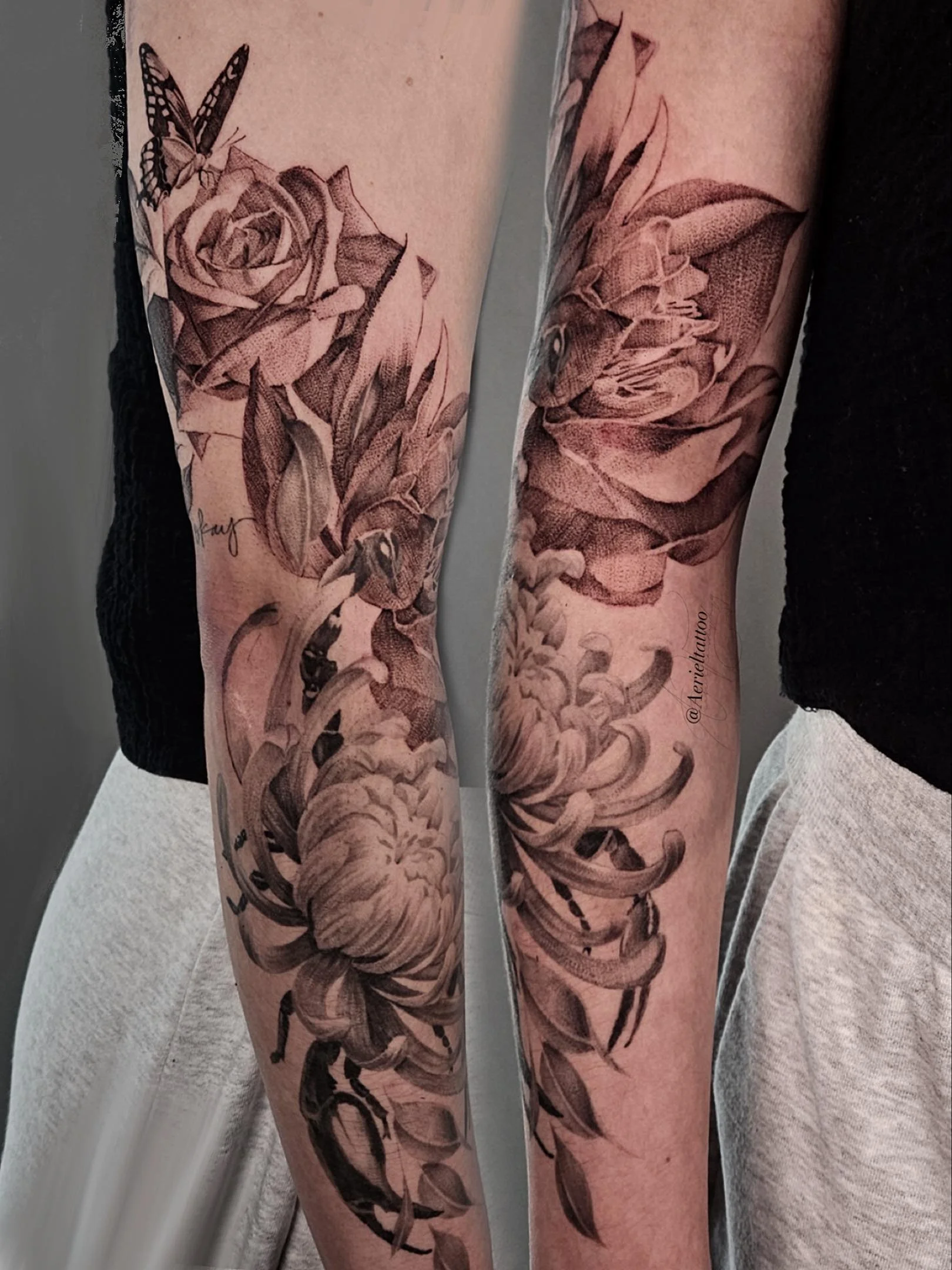 Bottom chrysanthemum healed about a year, added the top flowers. Book with link in bio-- thanks 

#dallastattooartist #dallastattoo #texastattooartist #fortworthtattooartist #blackandgreyrealismtattoo