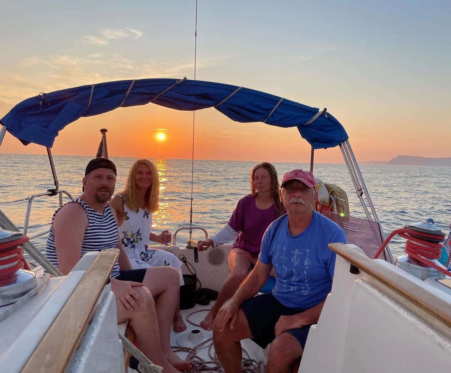 Sail with us into the sunset…. 
#sunset #sail #sailaway #sailinglife #sailing #sunset #chasingsunset #ocean #sailboat #yachtcharter