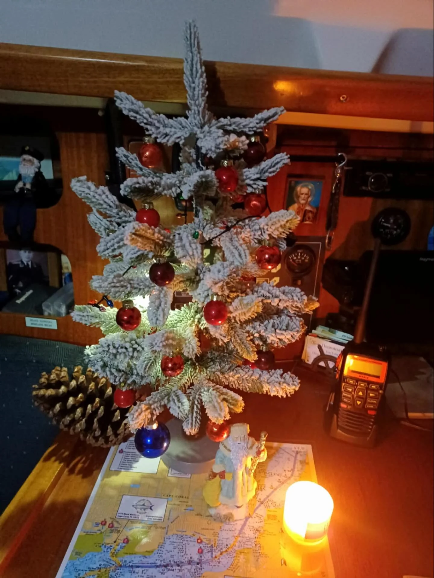 Happy Holidays from Eternal Summer Sailing and our boat Grace!

#sailingstagram #sailing #sail #sailinglife #yachtcharter