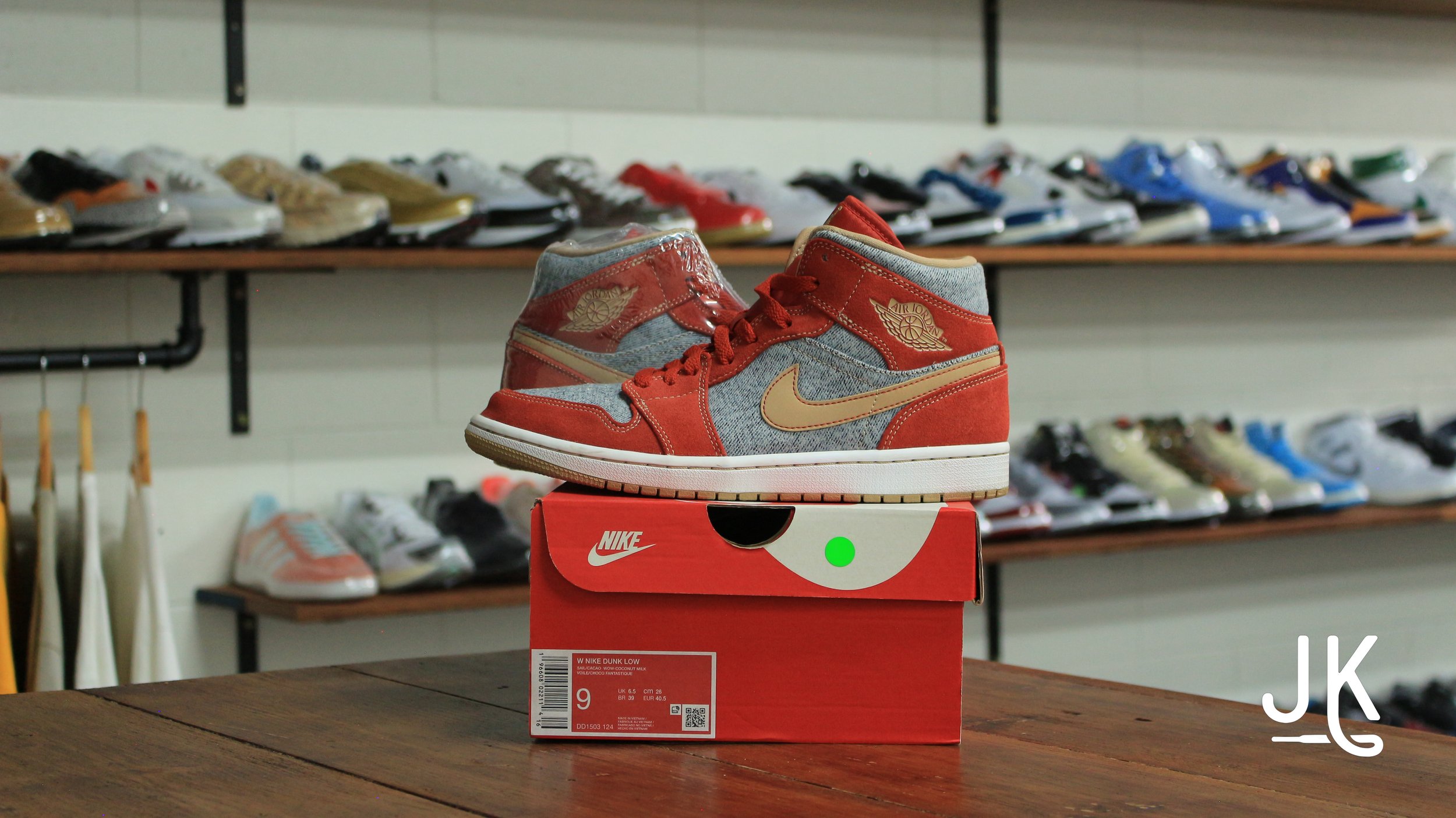 Jordan 1 Mid "Denim Red"