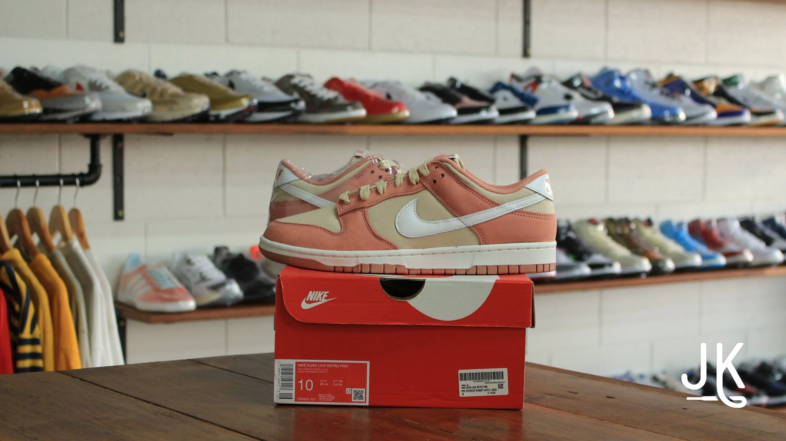 Nike Dunk Low “Red Stardust”