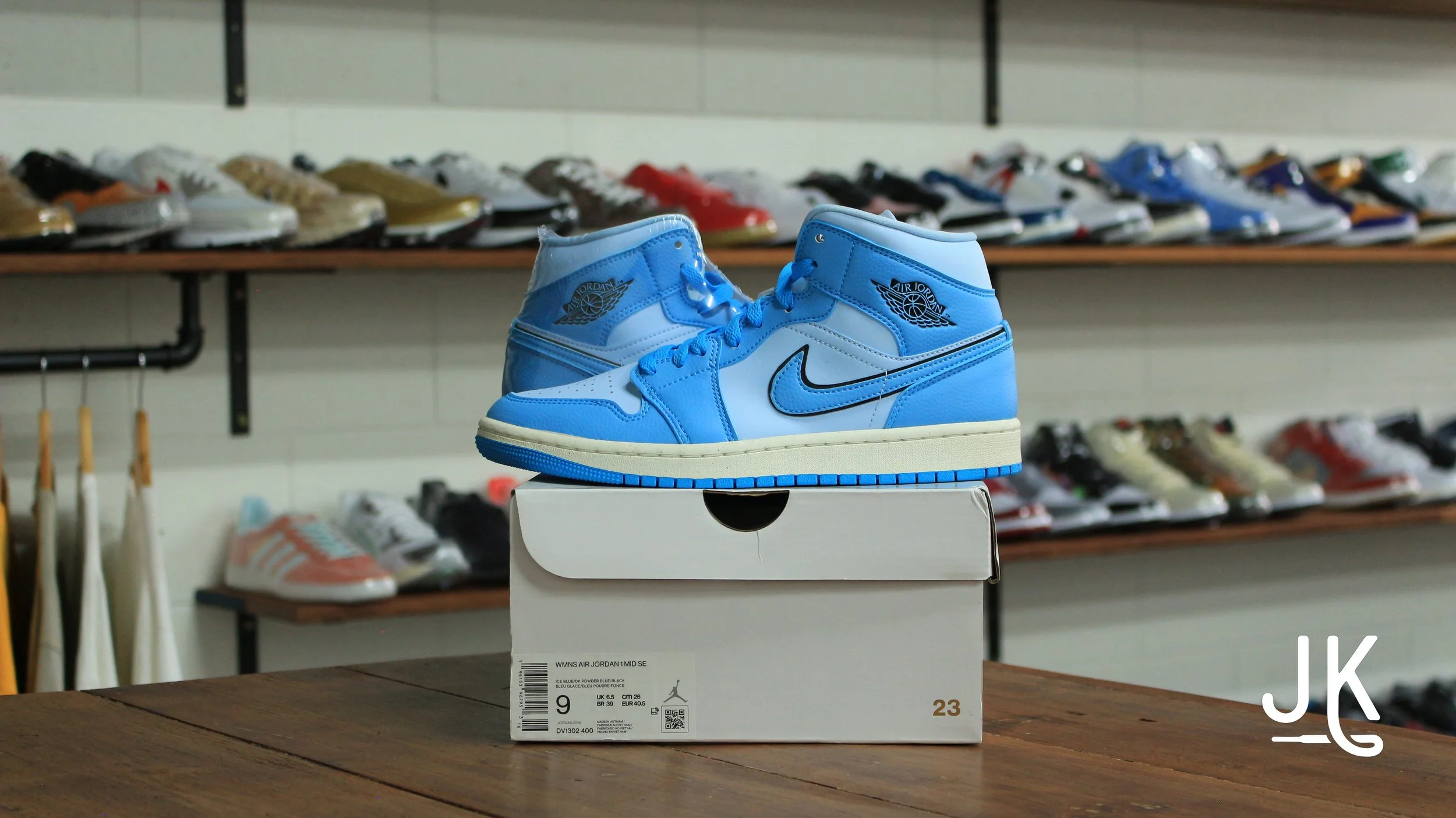 Jordan 1 Mid SE "Ice Blue"