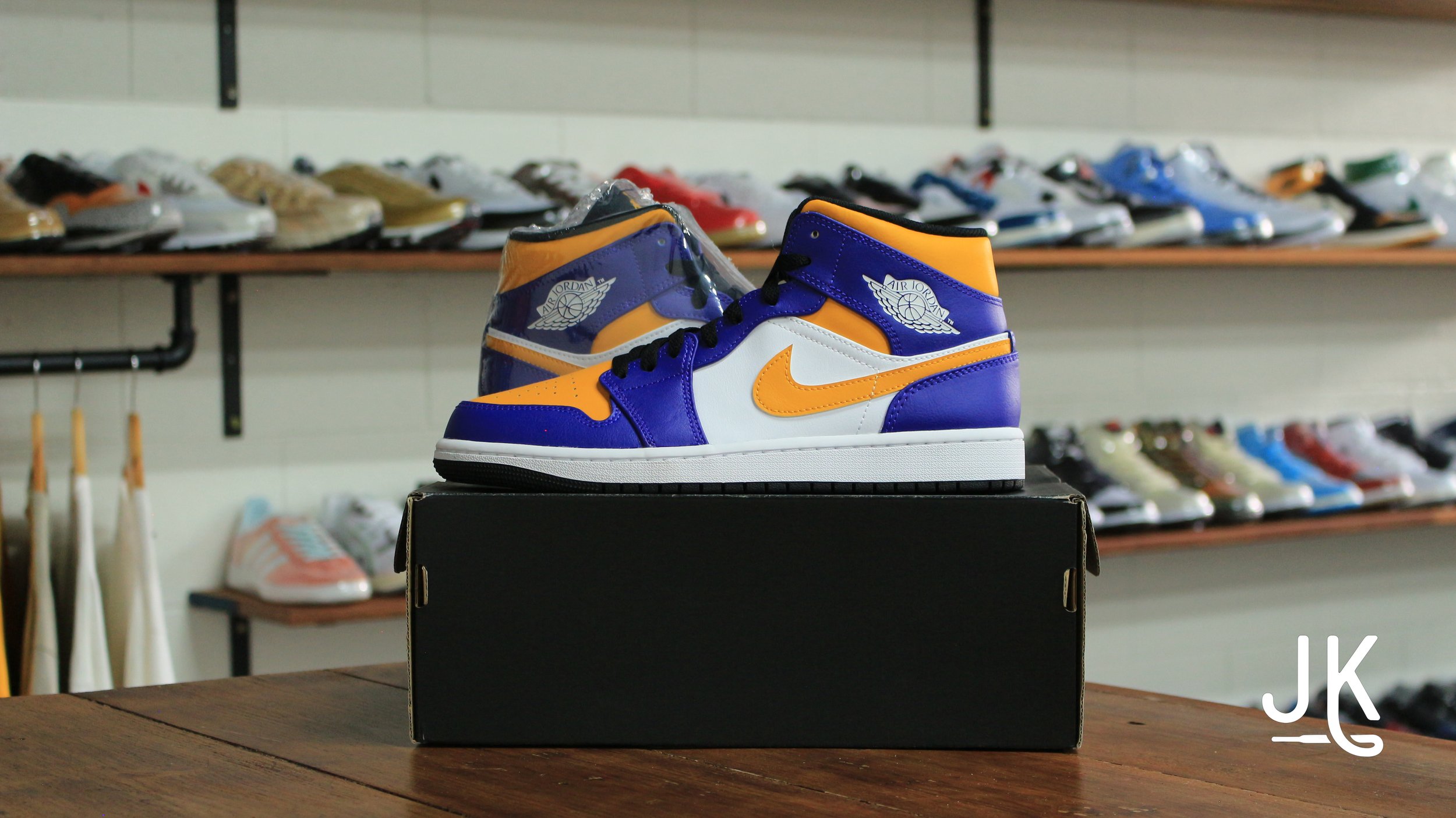 Jordan 1 Mid Lakers