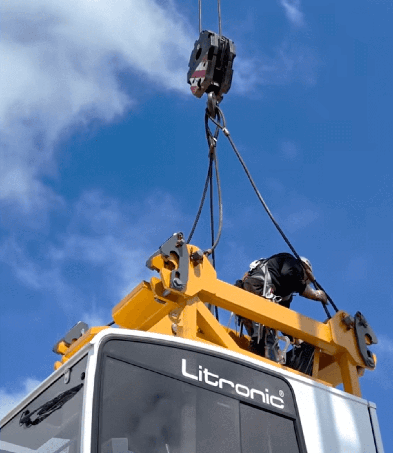 Putting Up a Tower Crane