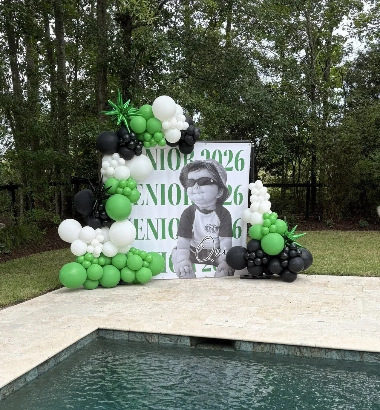 Green+White+Black+Grad+Backdrop+w+Balloons.jpg