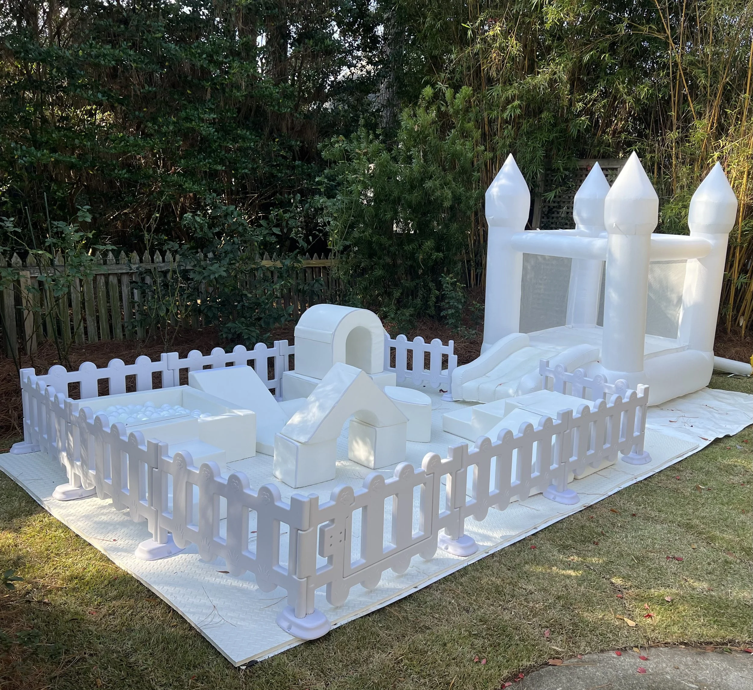 Soft Play Charelston All White No Balloons.jpeg