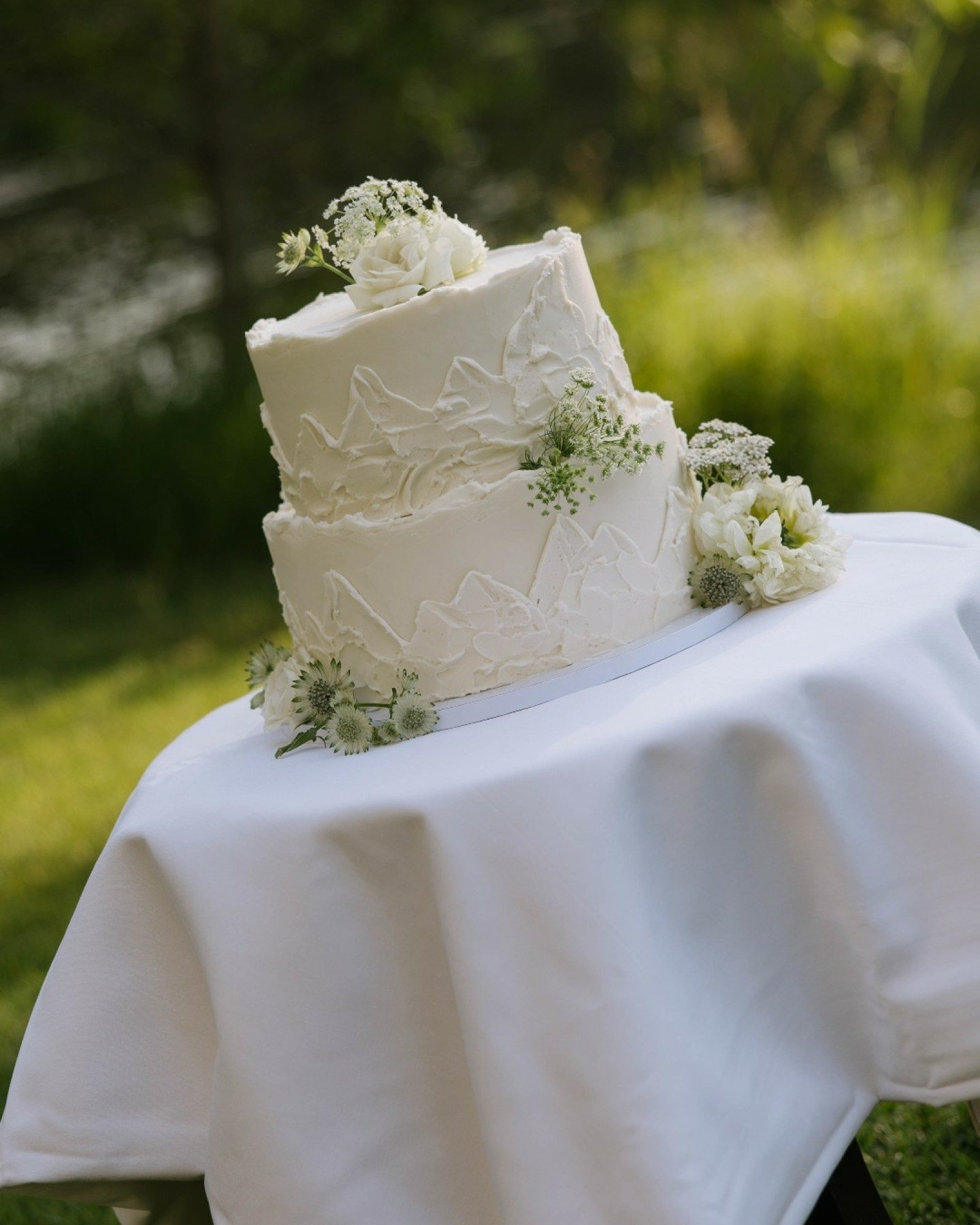Moments that taste as good as they feel &hearts;️

Assisted by: @threetruthsphoto

#RaleighEngagementPhotographer #DestinationEngagement #FilmForwardPhotography #IntimateCouples #ArtfulMoments
