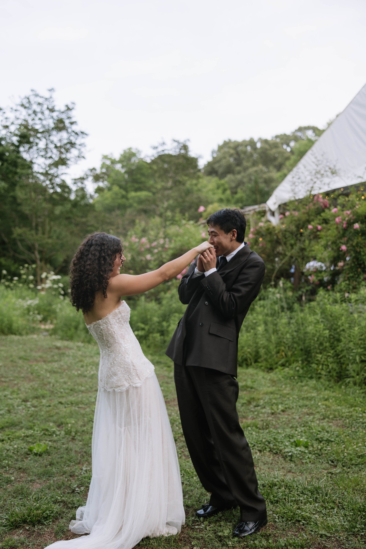 The most perfect early summer wedding with S&amp;S celebrating their love just outside of Charlotte 🕊️

From the elevated &amp; artful details to the grooms impeccable dance moves, the day was full of so much blissful energy. 

Vendor team: 
Plannin