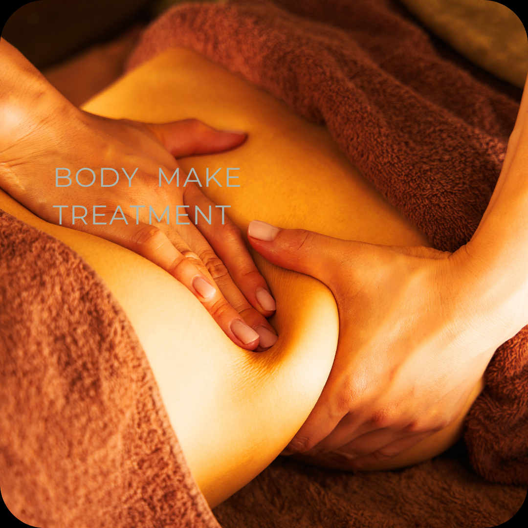 ボディマッサージトリートメントを受けている背中のクローズアップ画像