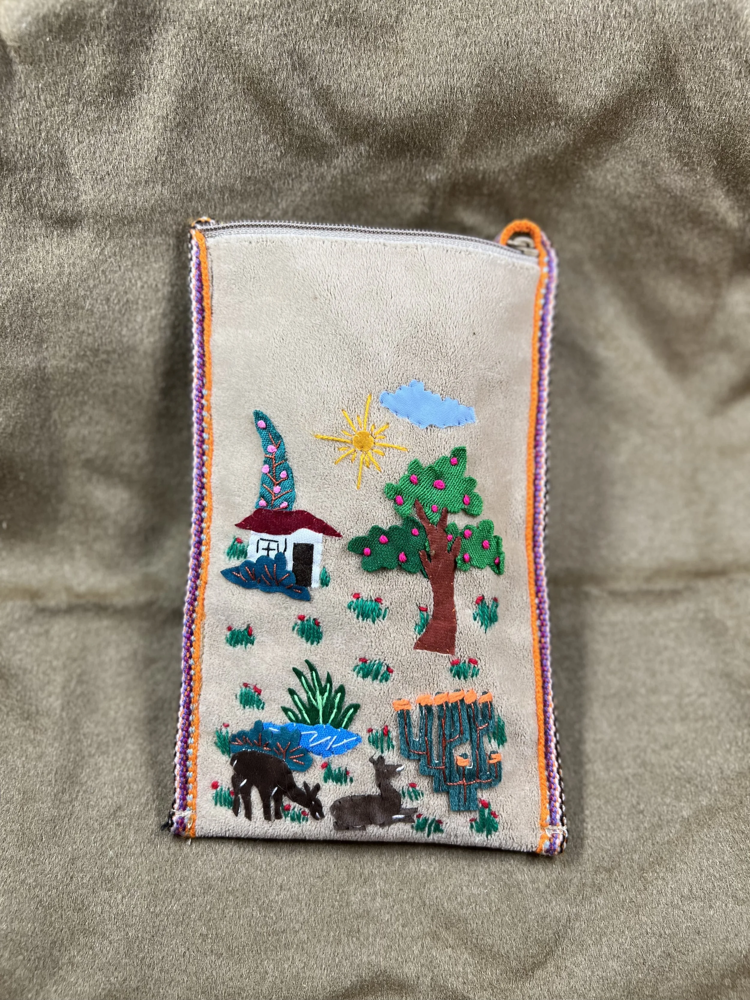 Arpillera Cellphone Pouch - A