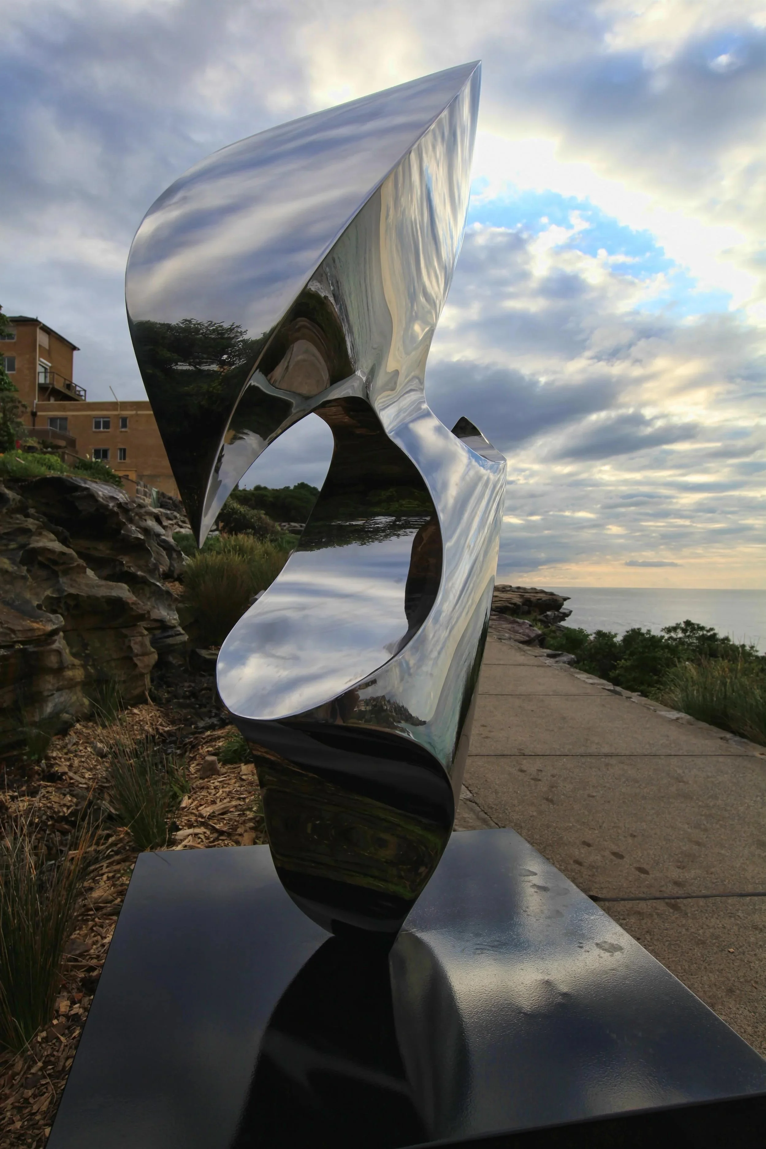 The+Dancer.+Stainless+steel%2CBondi+2010.jpg