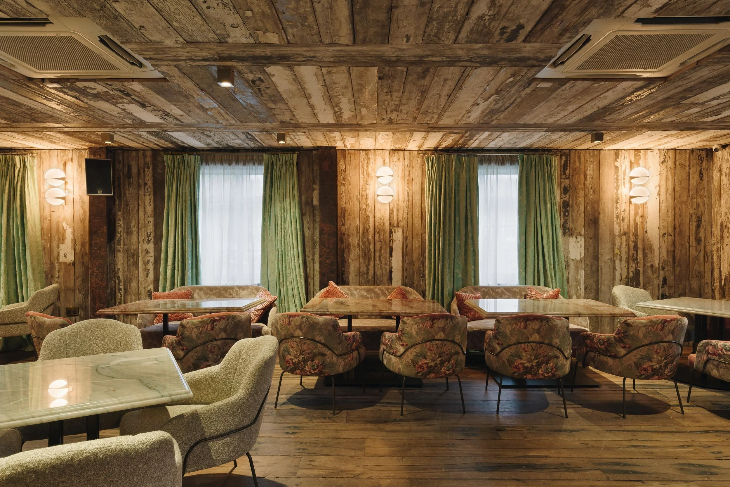 THE CROSS, LONDON 

Creative Consultant: Studio Brasier 
Interior Design: B3 Designers 
Furniture Curation: Inside Out Contracts