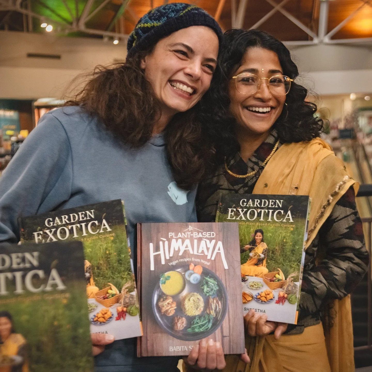 Happy Friday😍 My author copy of Garden Exotica is arriving today, and honestly, this is what pure joy feels like @foodchainlex 

#gardenexotica #homecooking #foodismedicine #babitashrestha #foodchain #lexingtonkentucky
