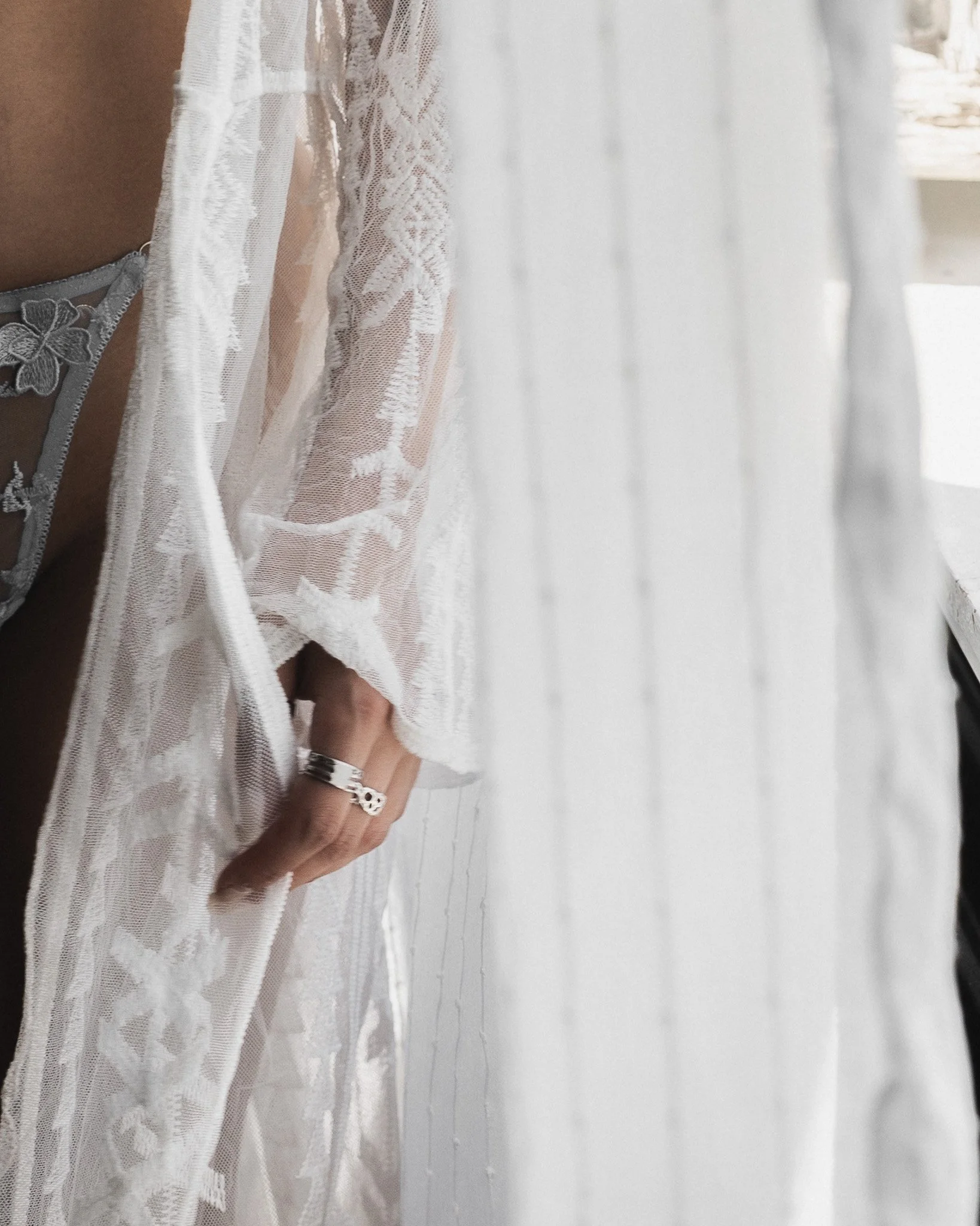 vintage boudoir foto van een vrouw in een studio in deurne