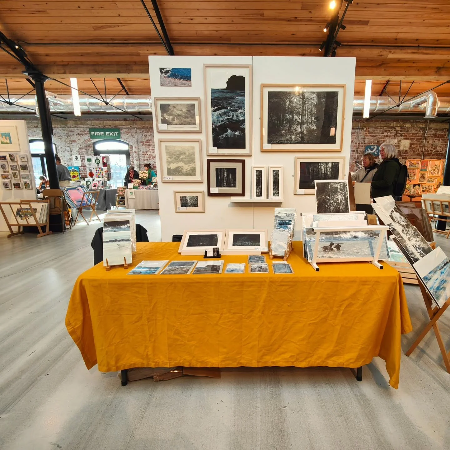 Final day of the @hepworthwakefield 's print fair 10 - 5. Already a Q to get in! Come get your hands on some great contemporary print making! 

******

#printmaking
#print